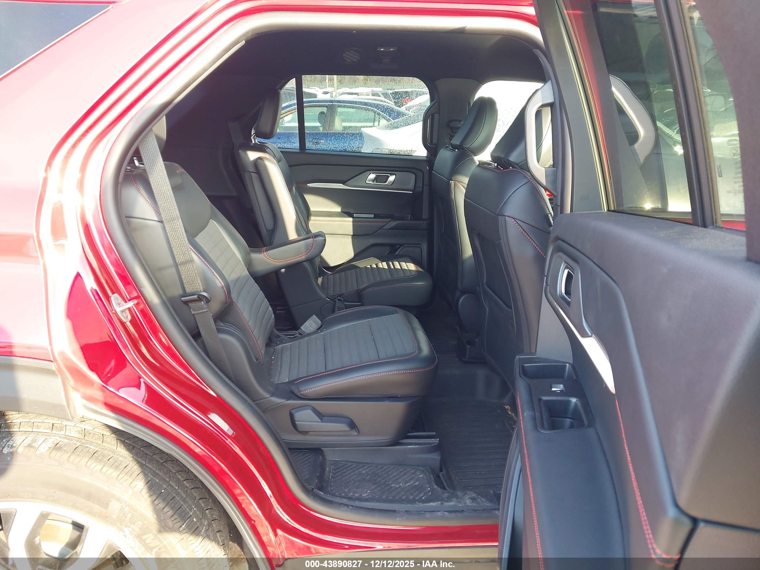 FORD EXPLORER image 8