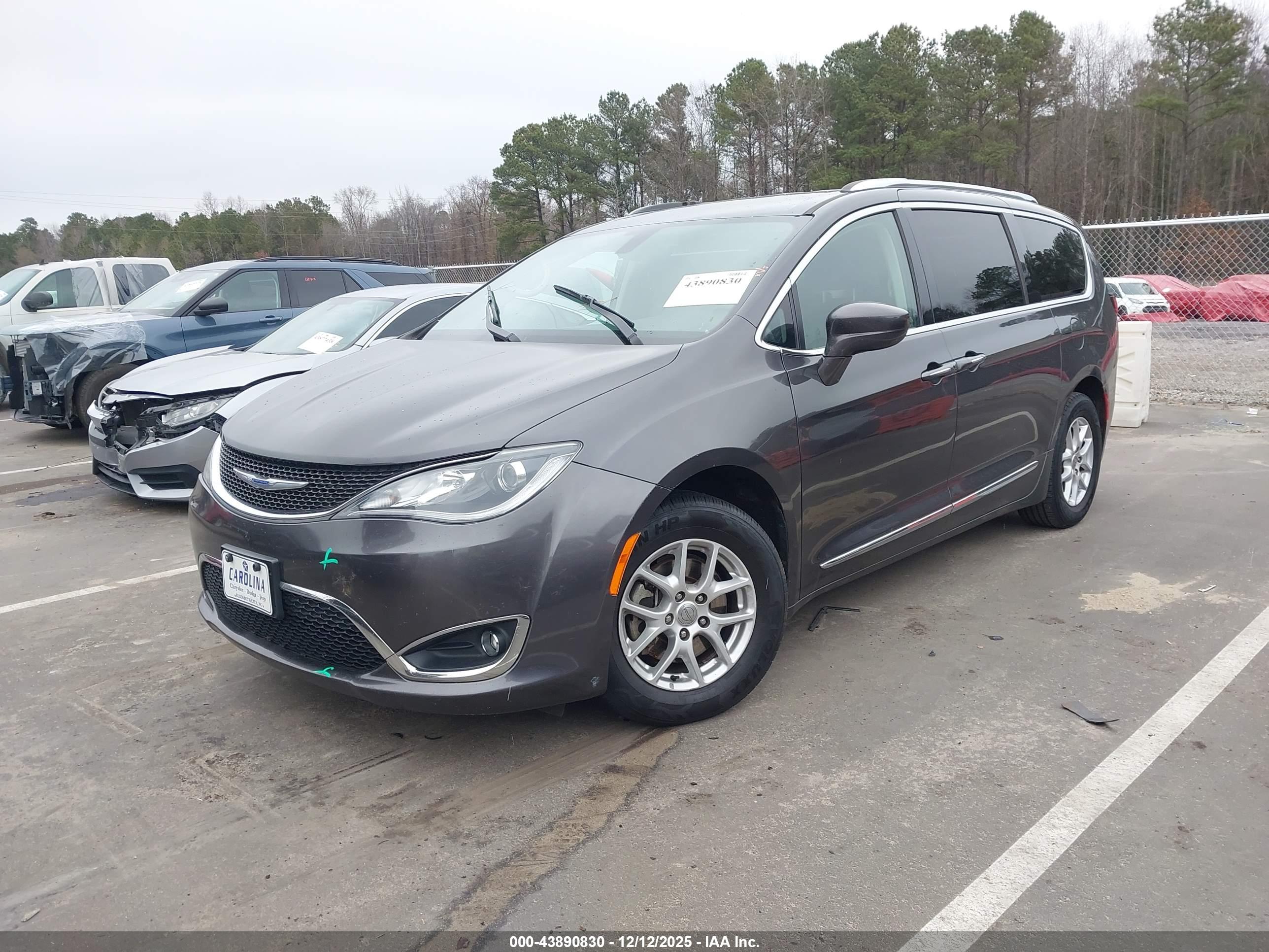 CHRYSLER PACIFICA image 2