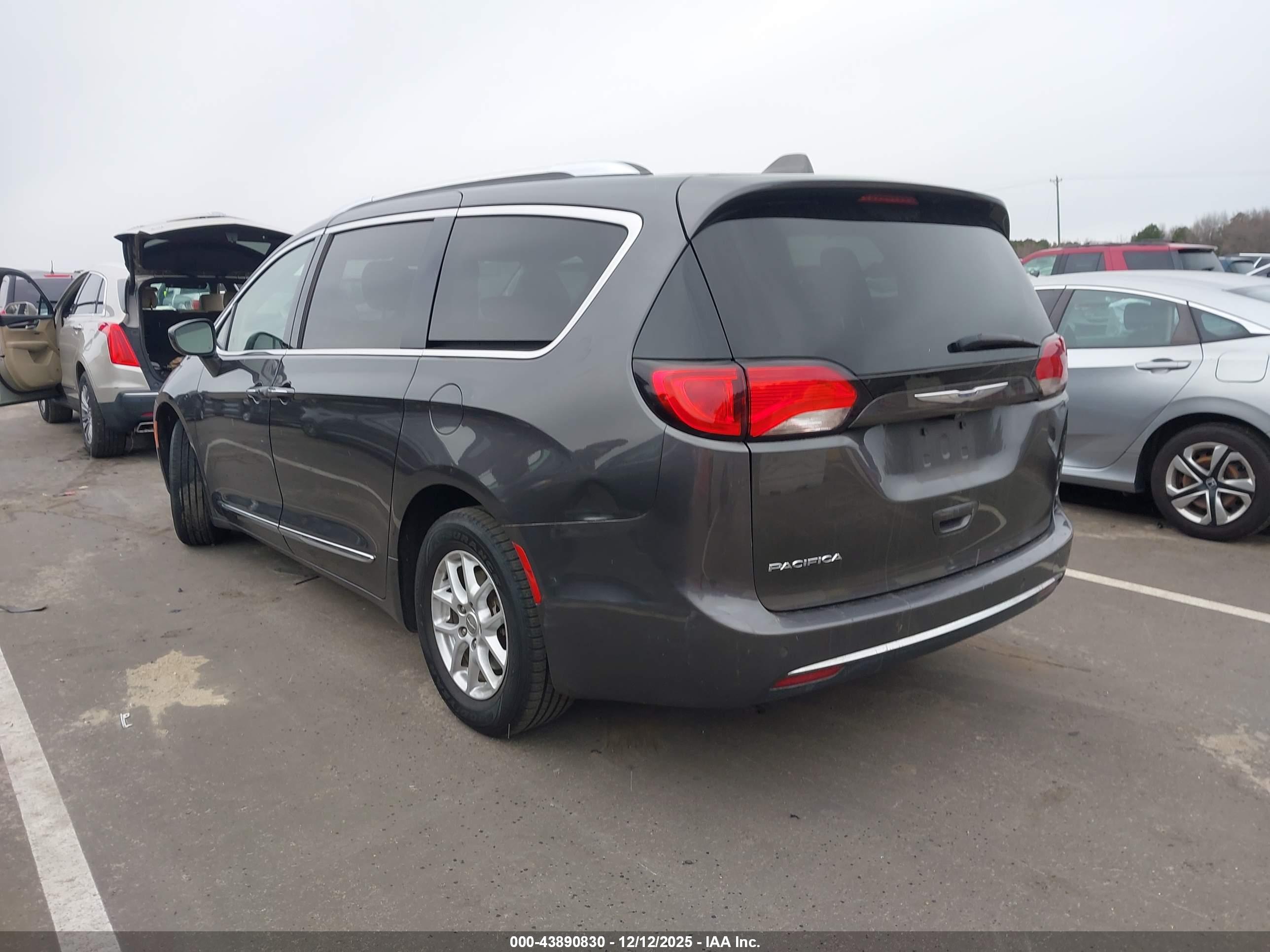 CHRYSLER PACIFICA image 3