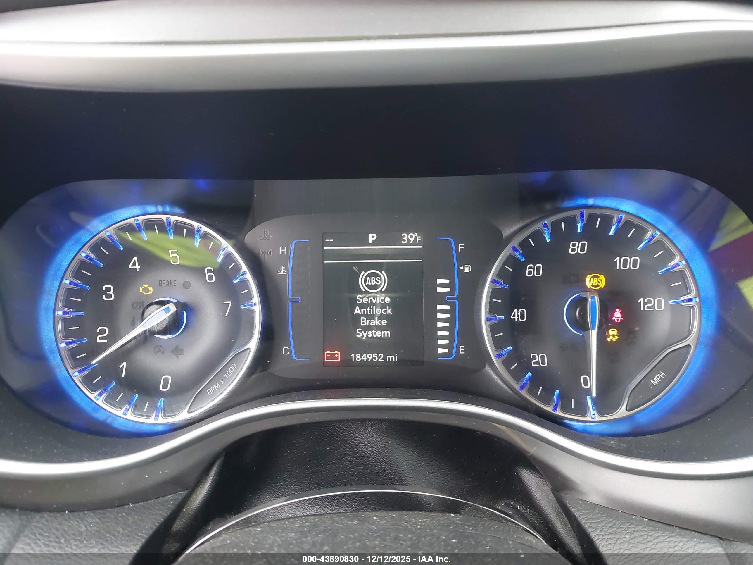 CHRYSLER PACIFICA image 7