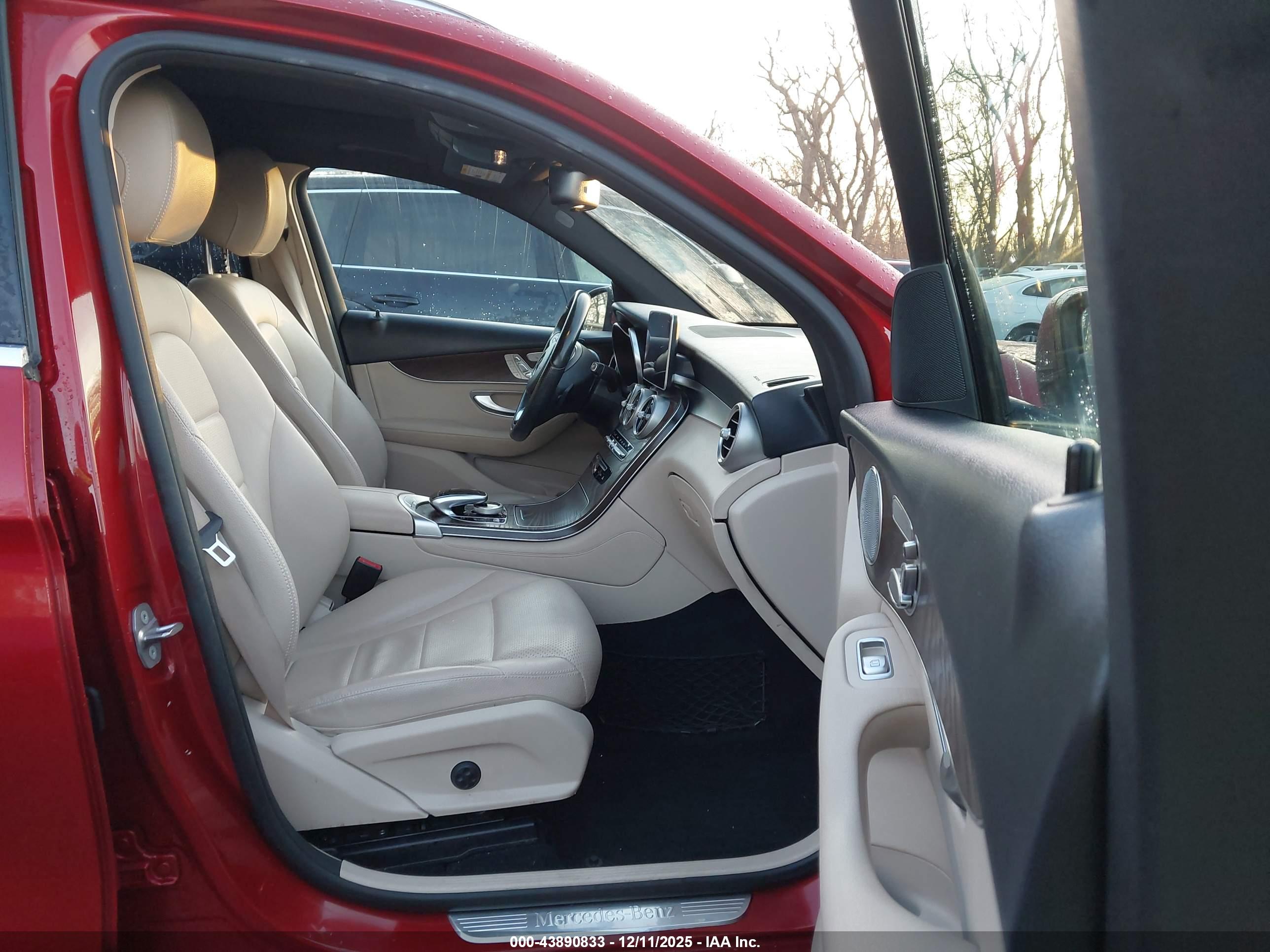 MERCEDES-BENZ GLC image 5
