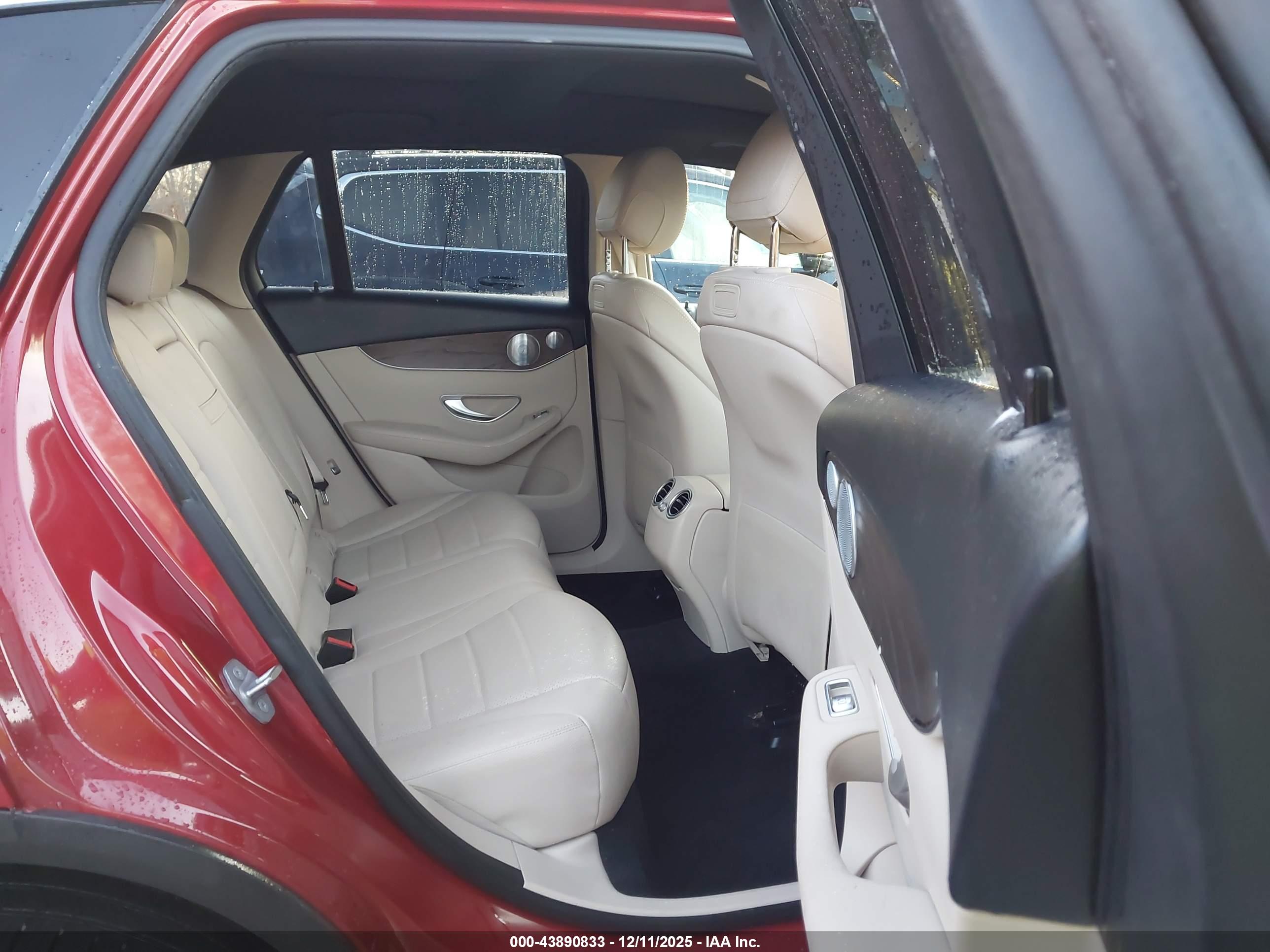 MERCEDES-BENZ GLC image 8
