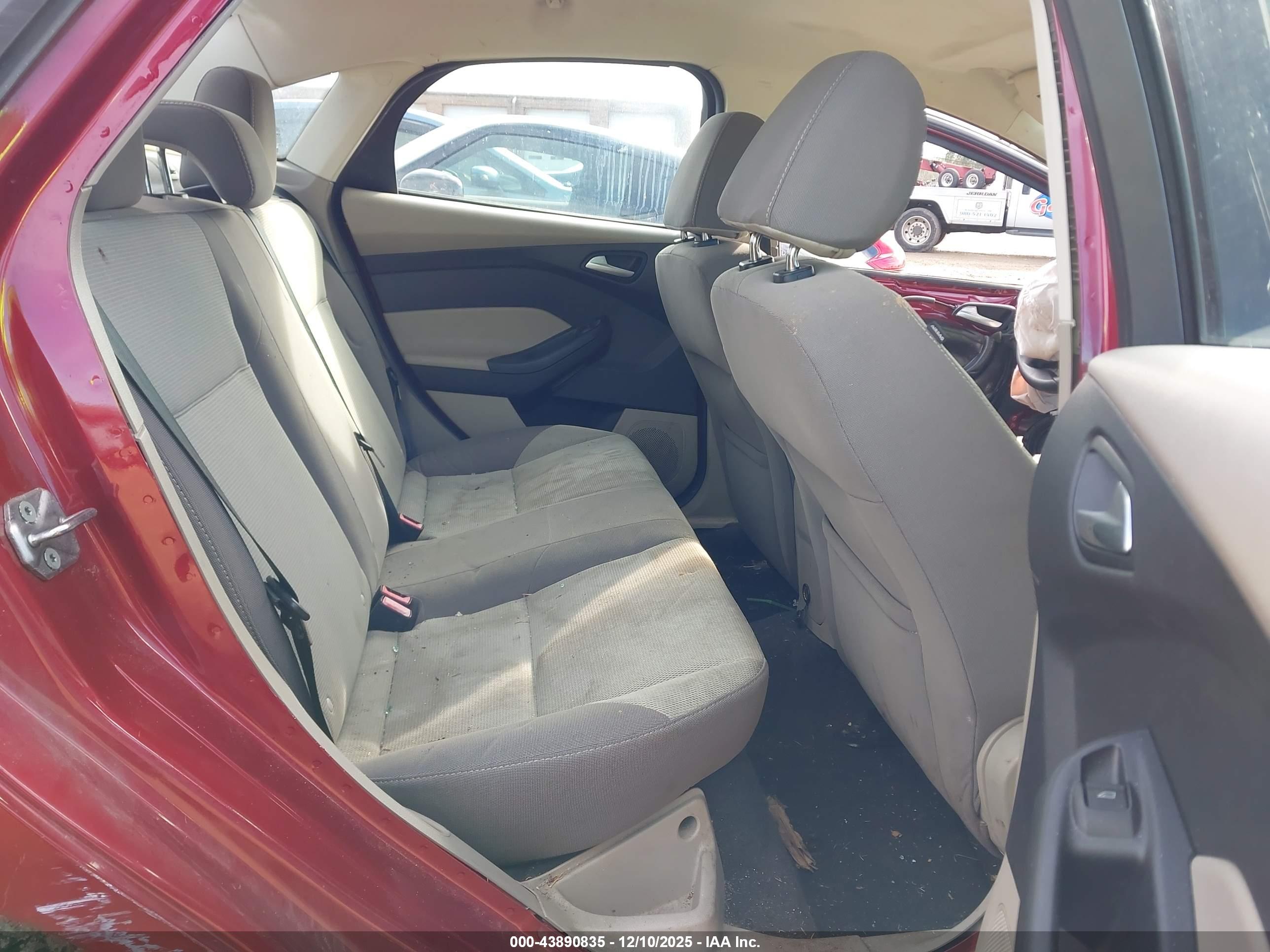 FORD FOCUS image 8