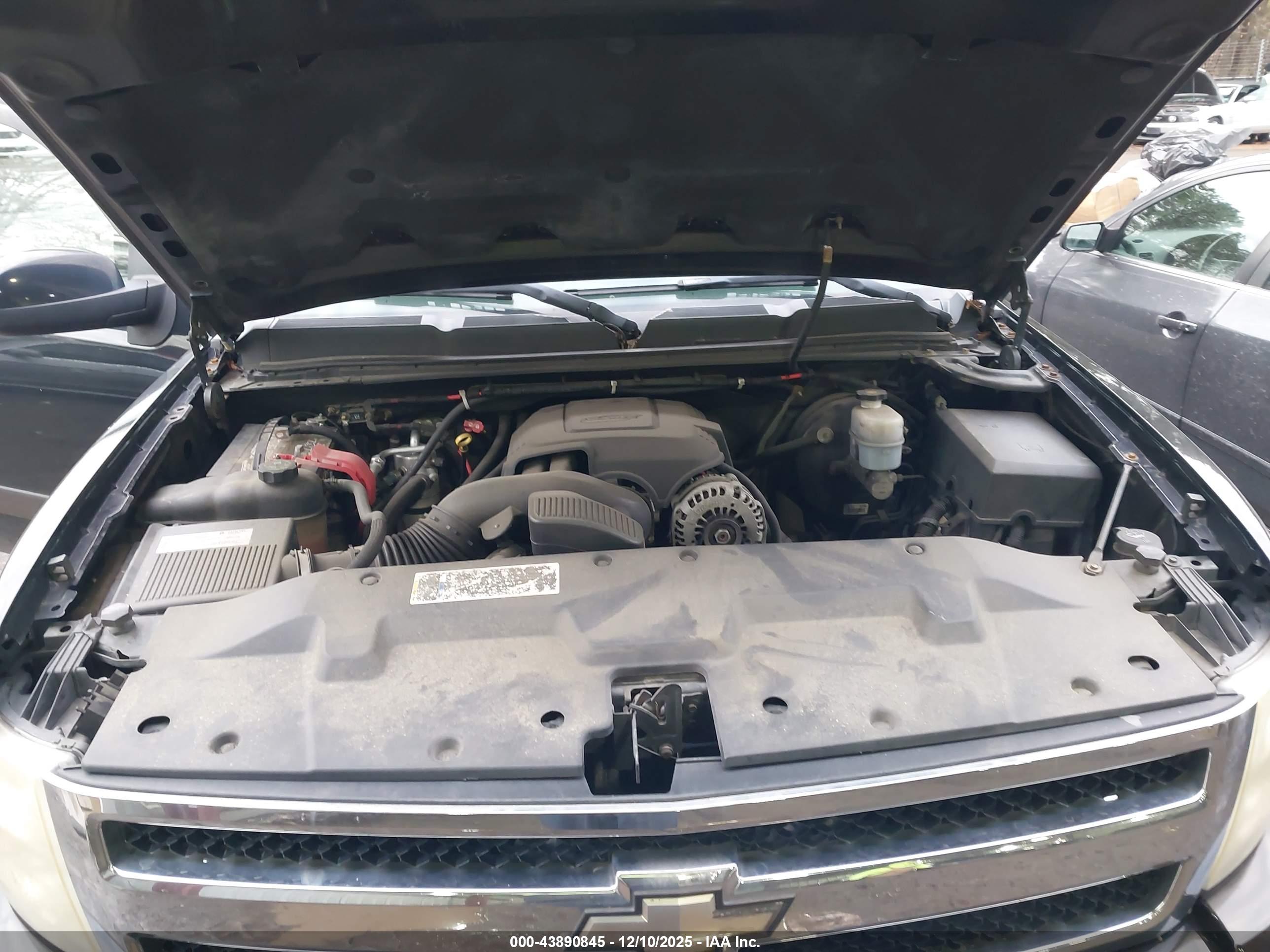 CHEVROLET SILVERADO image 10