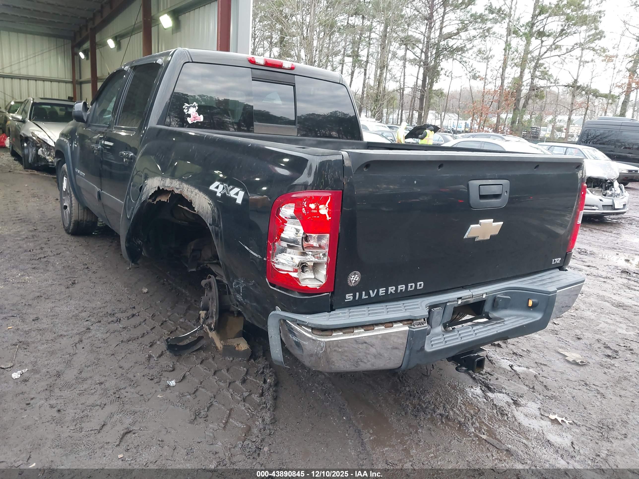 CHEVROLET SILVERADO image 3