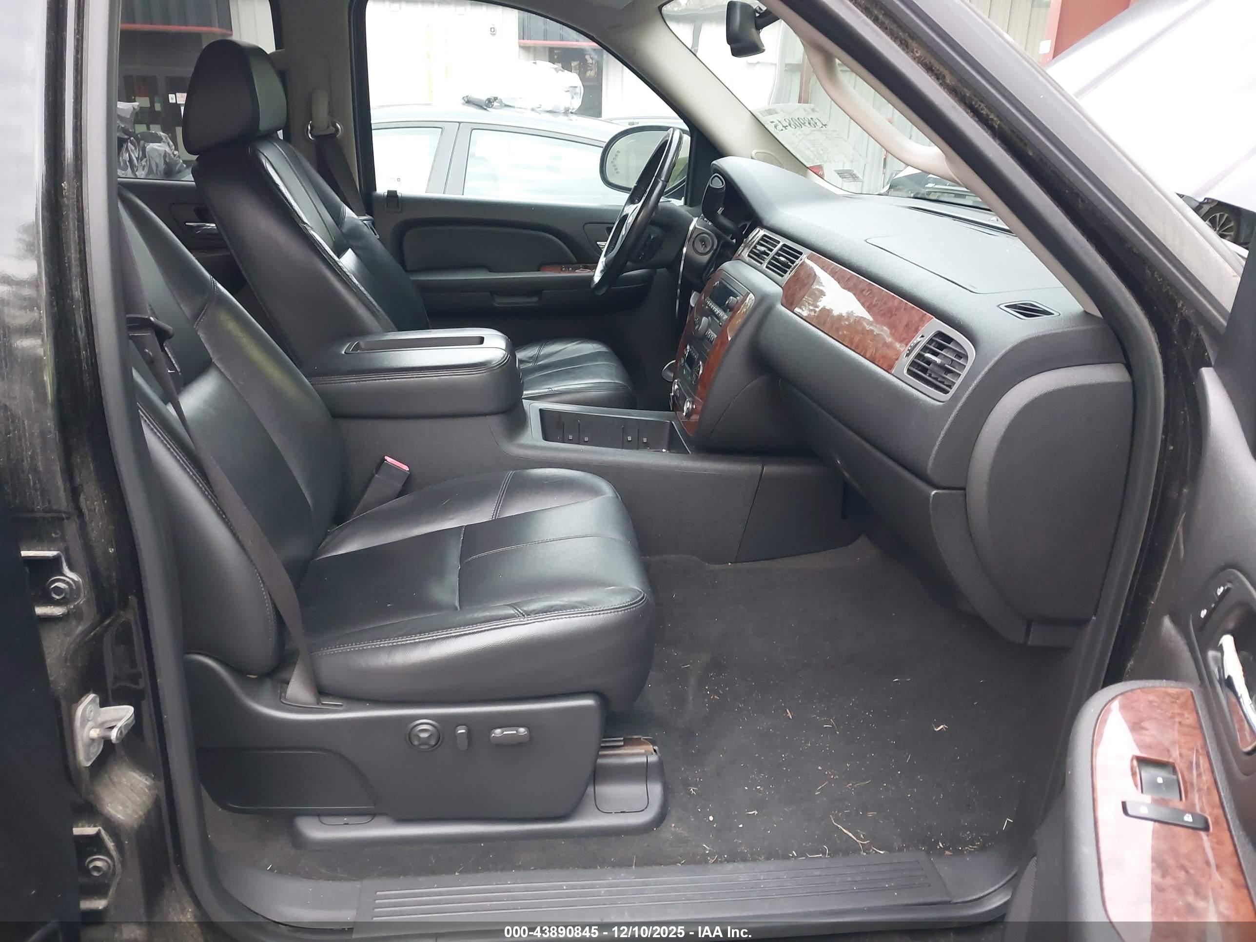 CHEVROLET SILVERADO image 5
