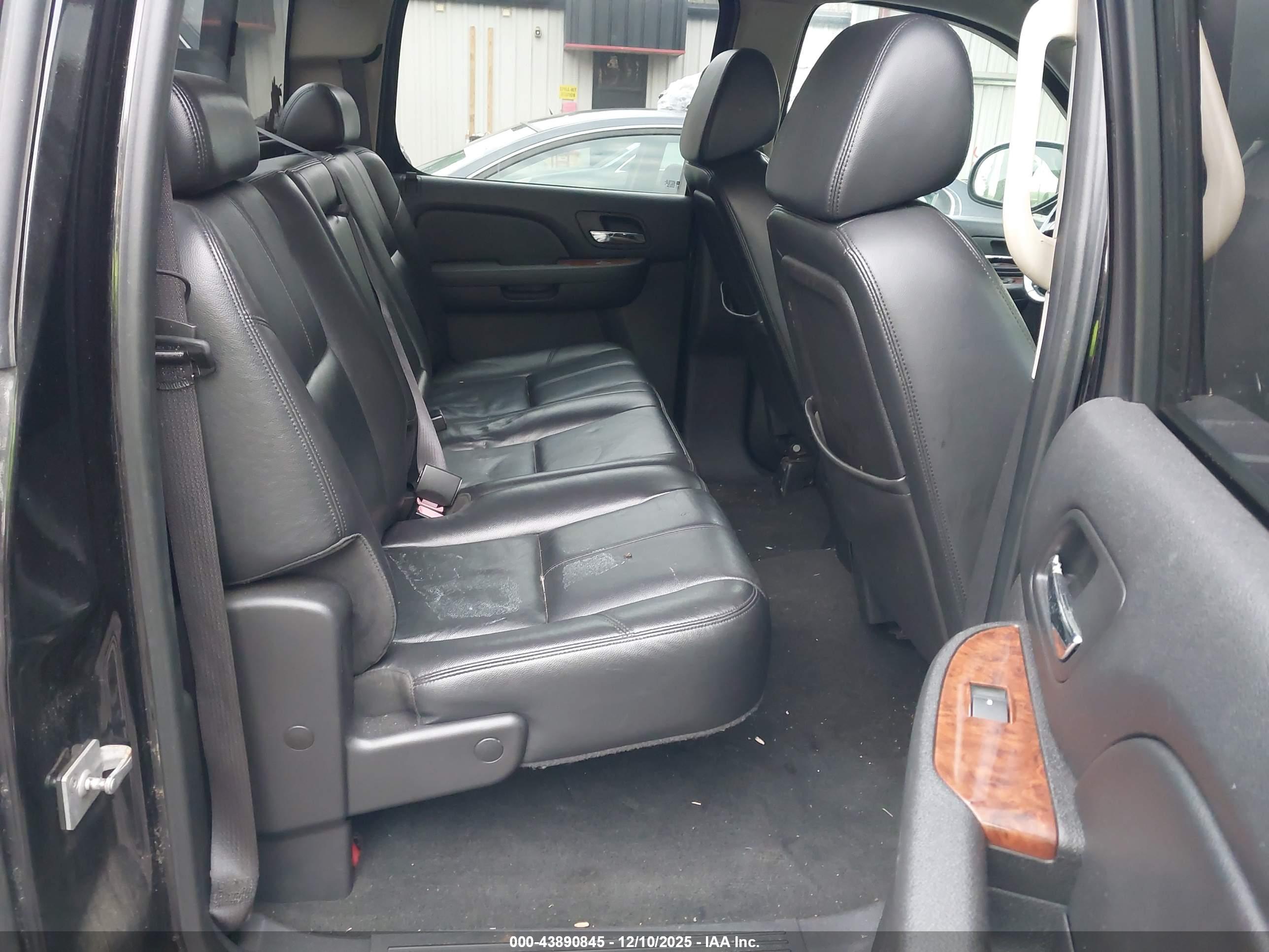 CHEVROLET SILVERADO image 8