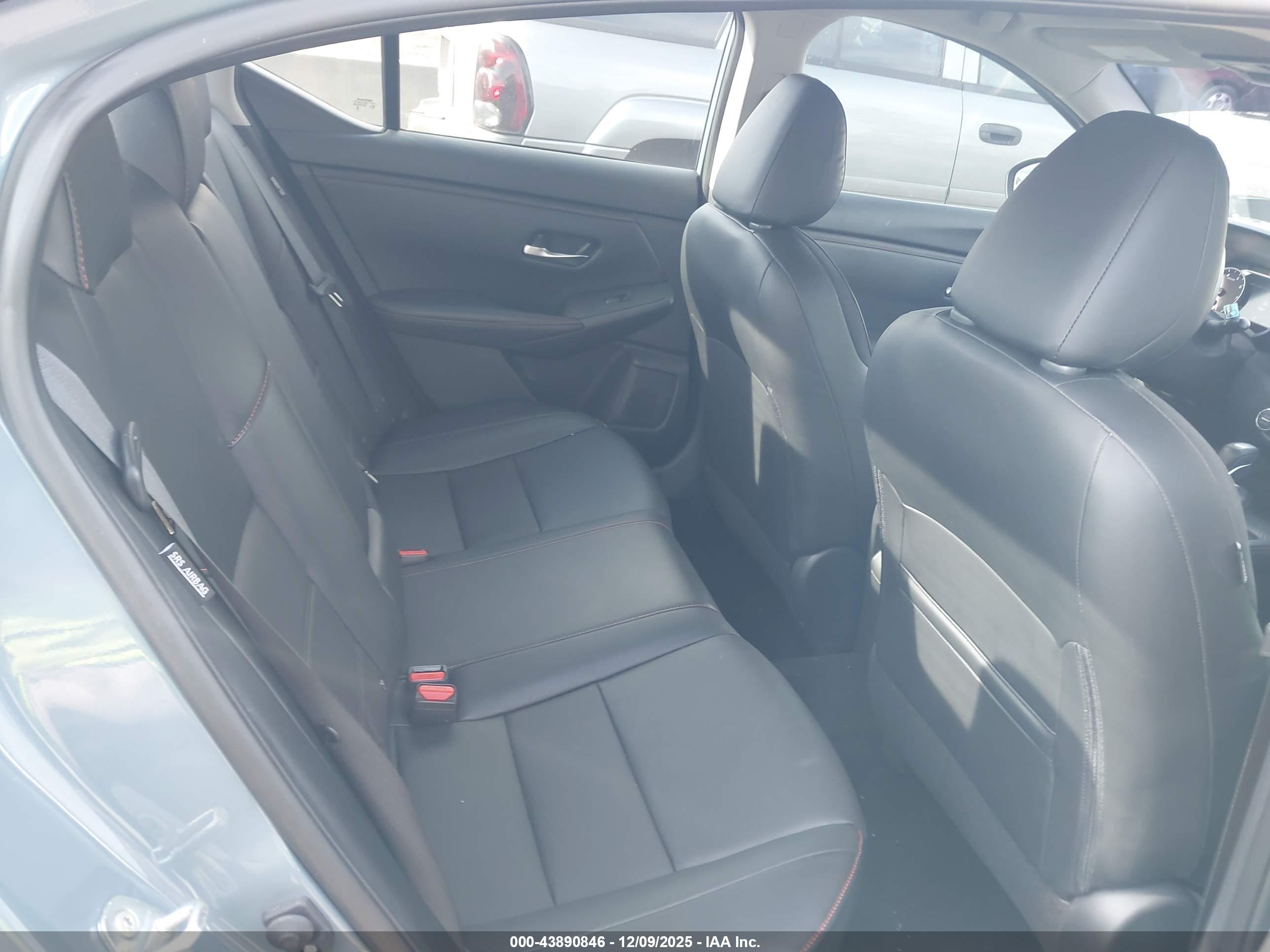 NISSAN SENTRA image 8