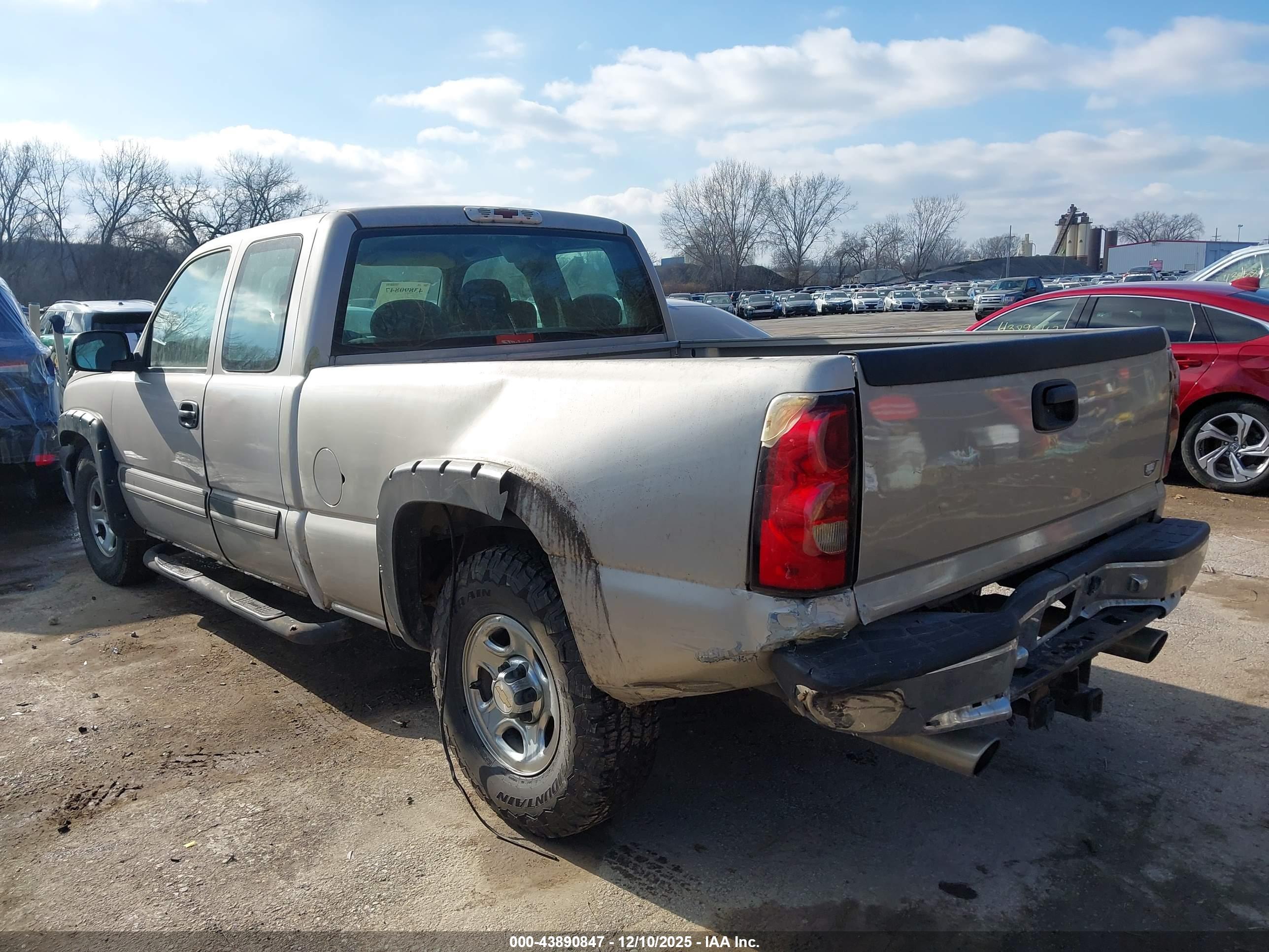 CHEVROLET SILVERADO image 3