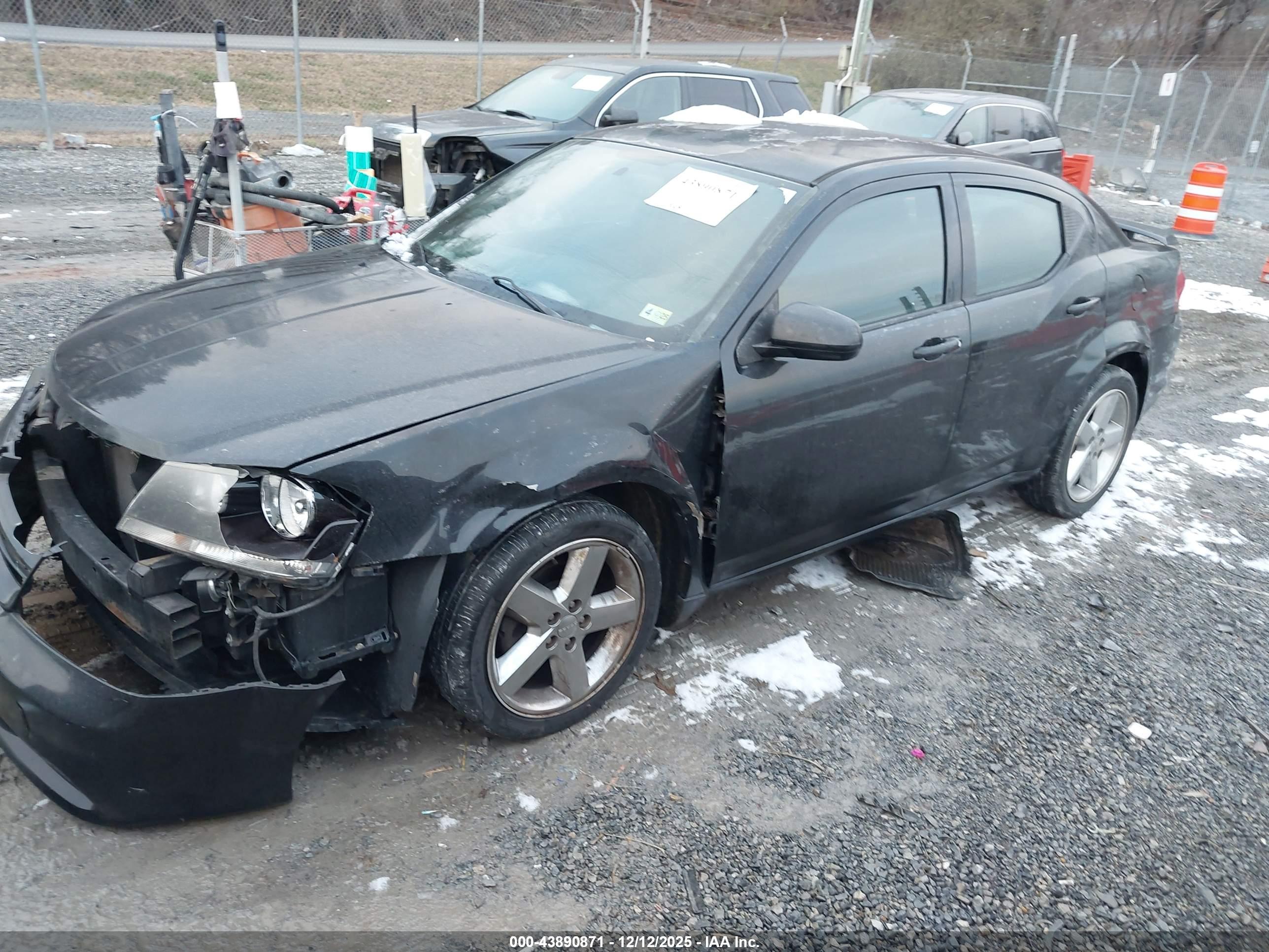 DODGE AVENGER image 2