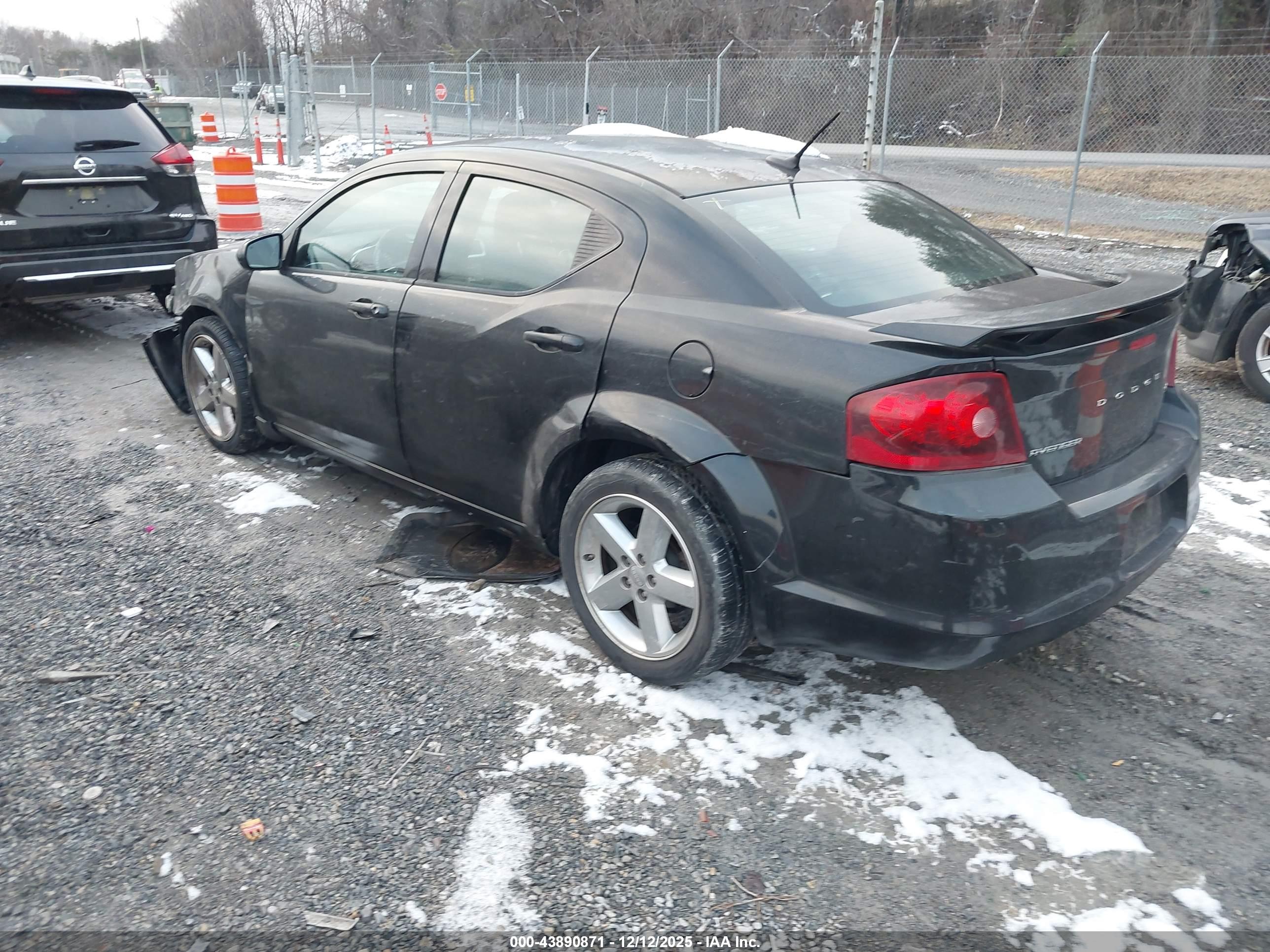 DODGE AVENGER image 3