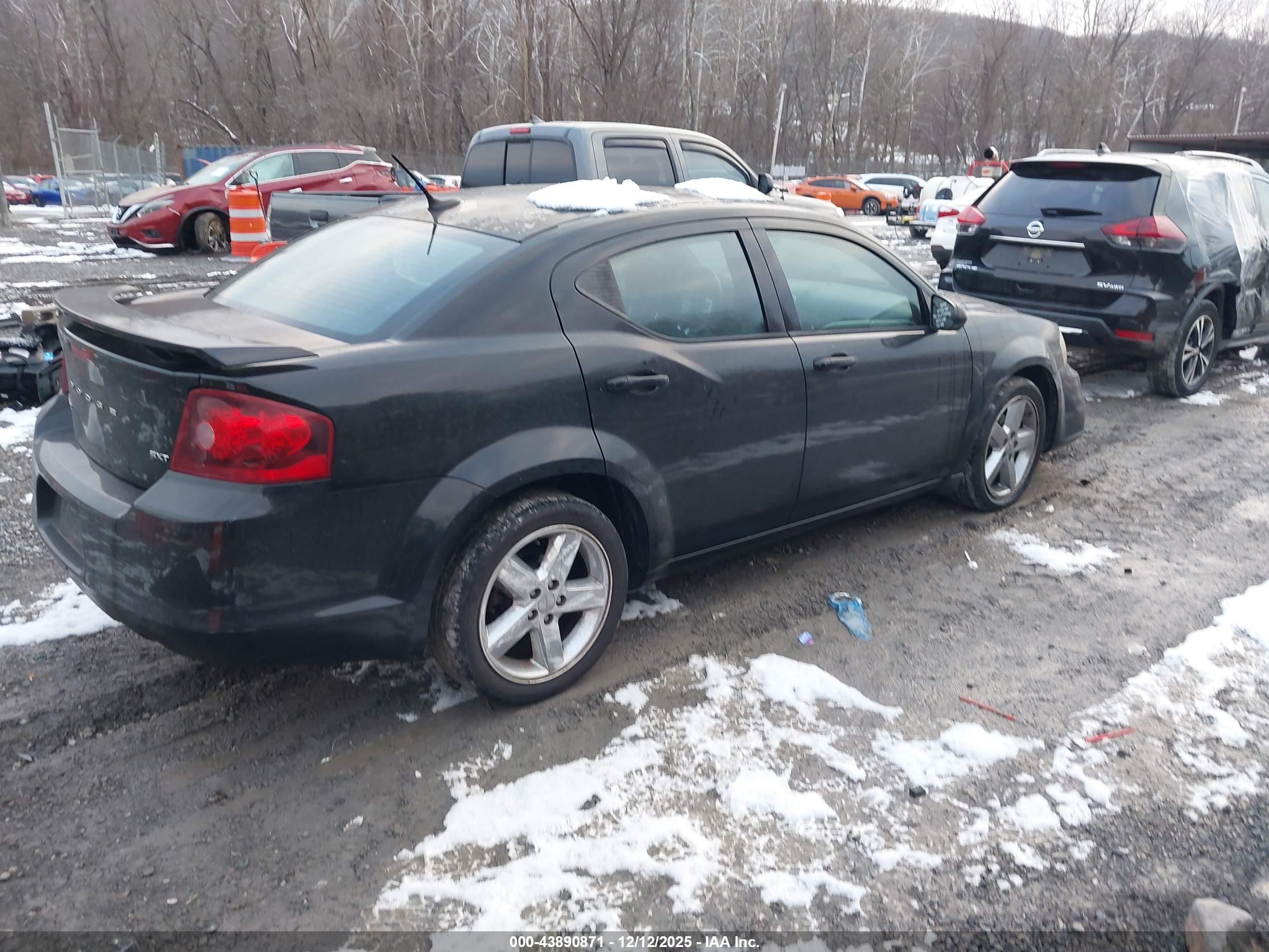 DODGE AVENGER image 4