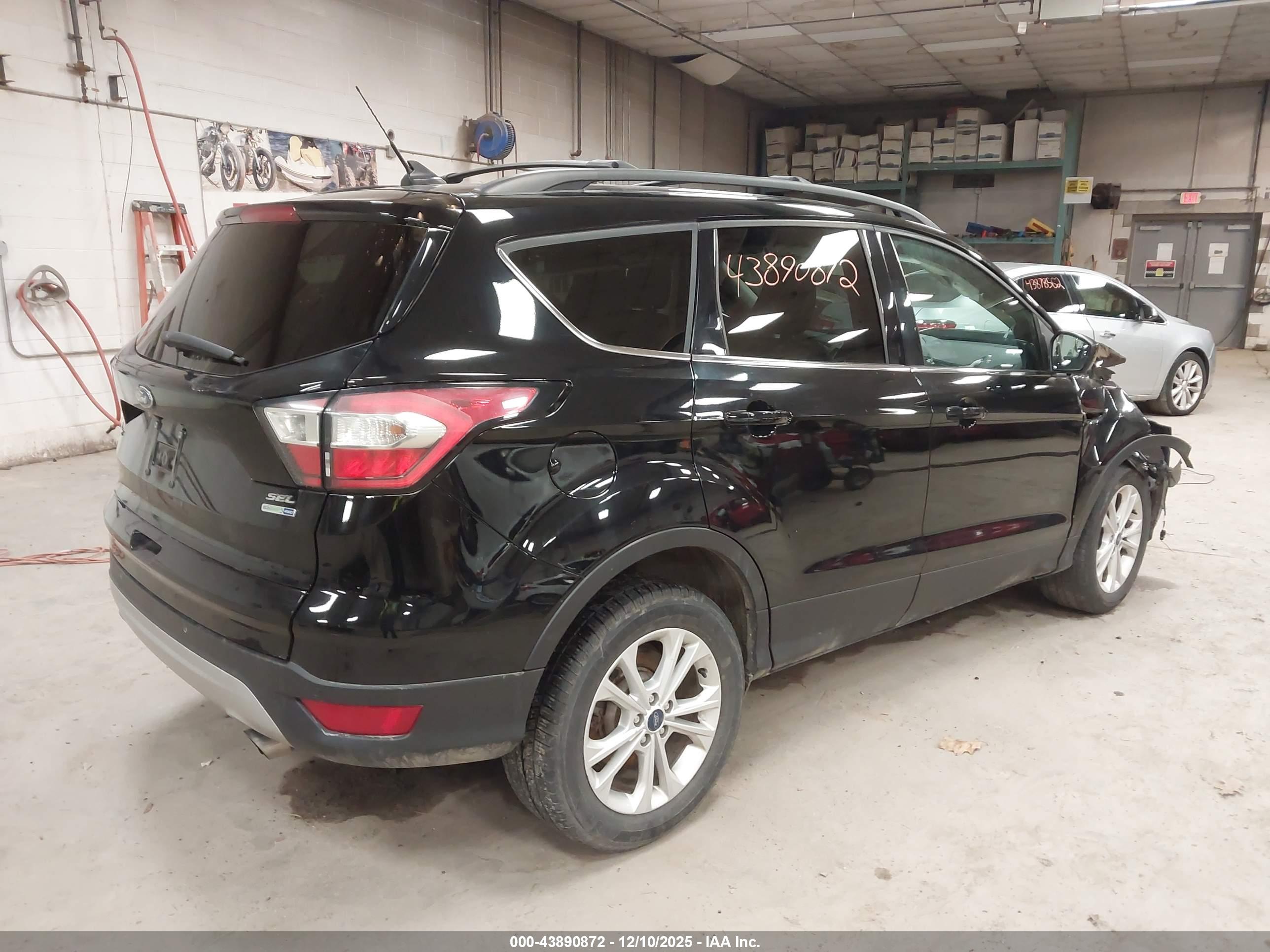 FORD ESCAPE image 4