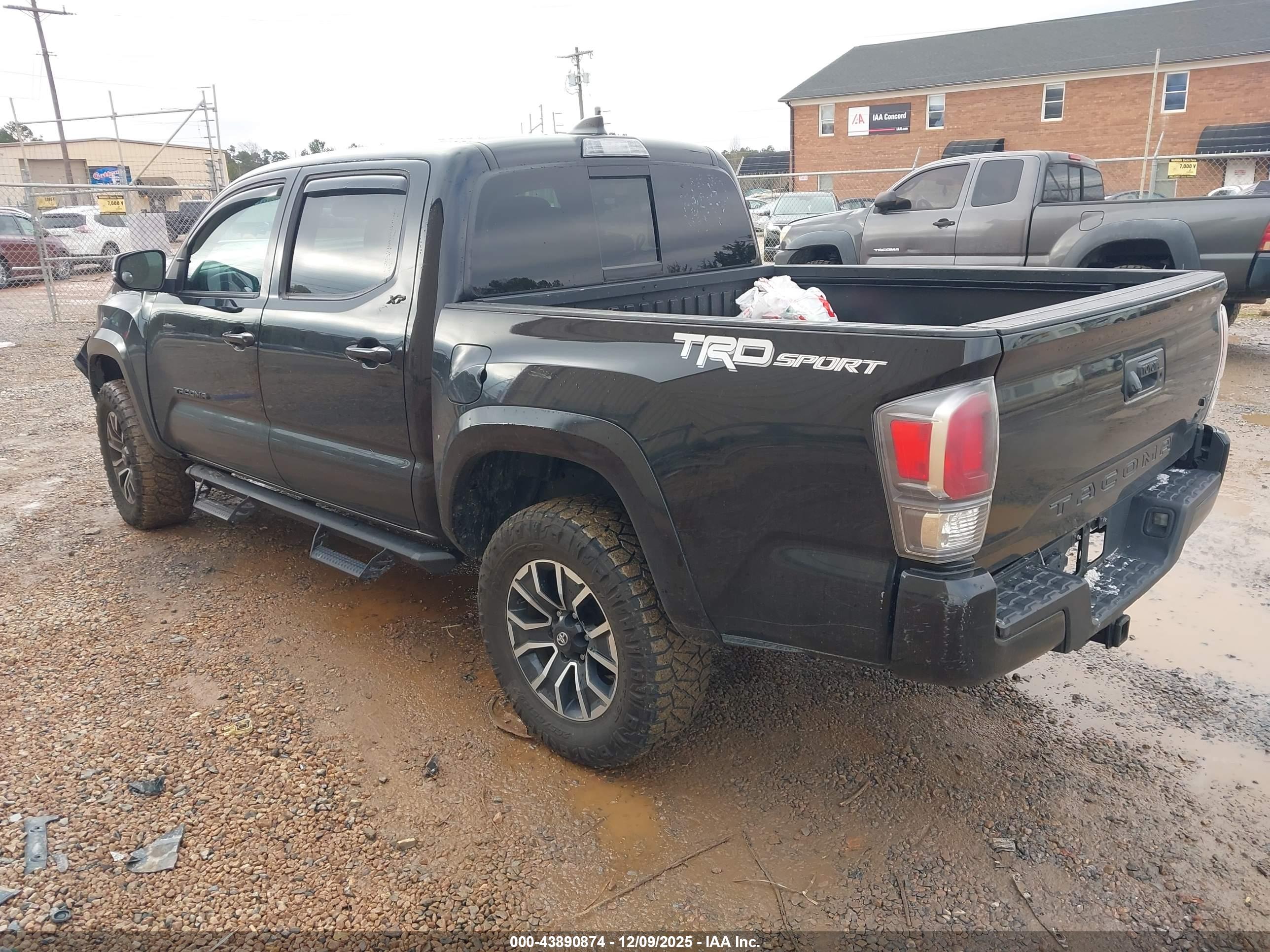TOYOTA TACOMA image 3