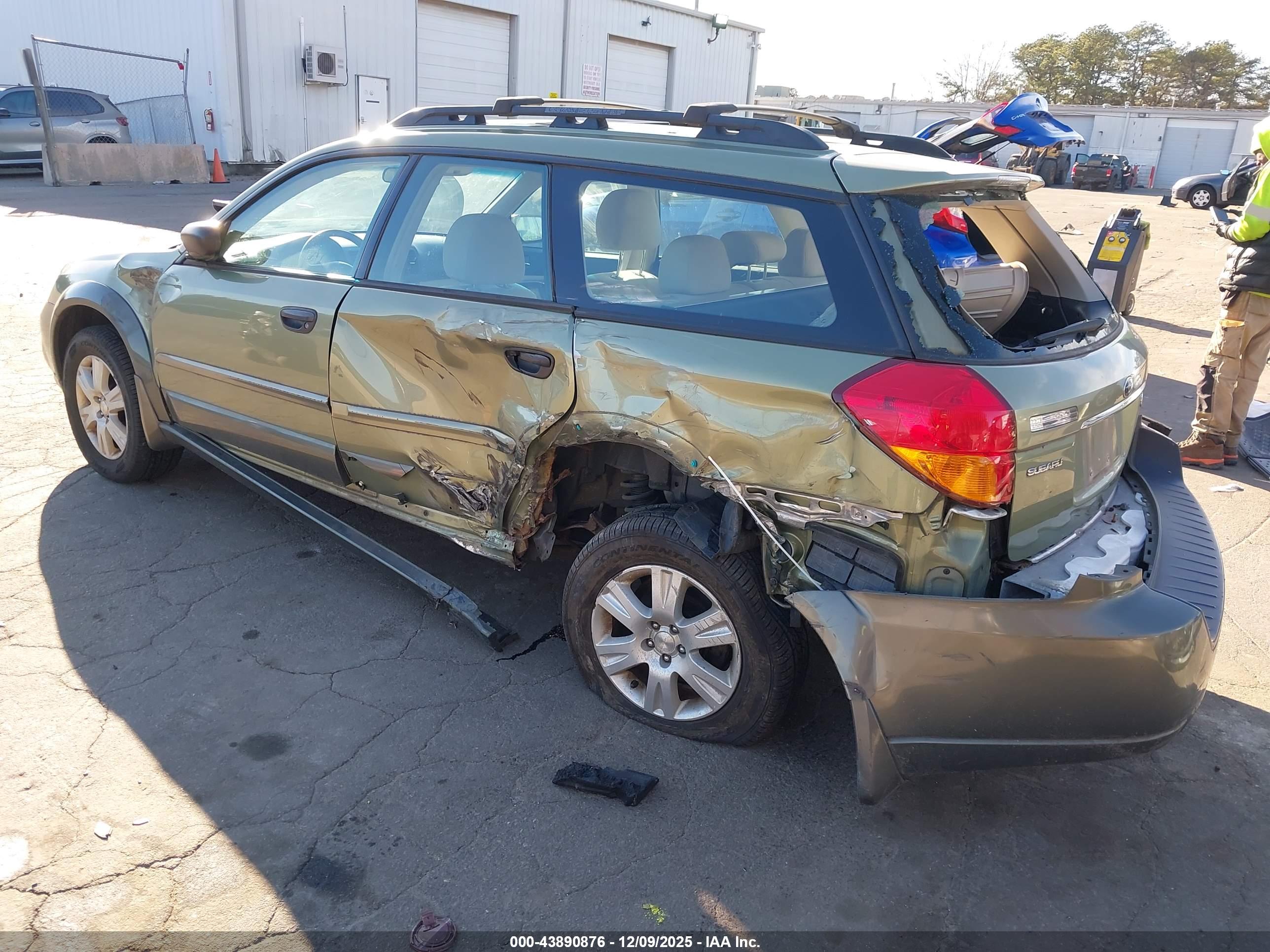 SUBARU OUTBACK image 3