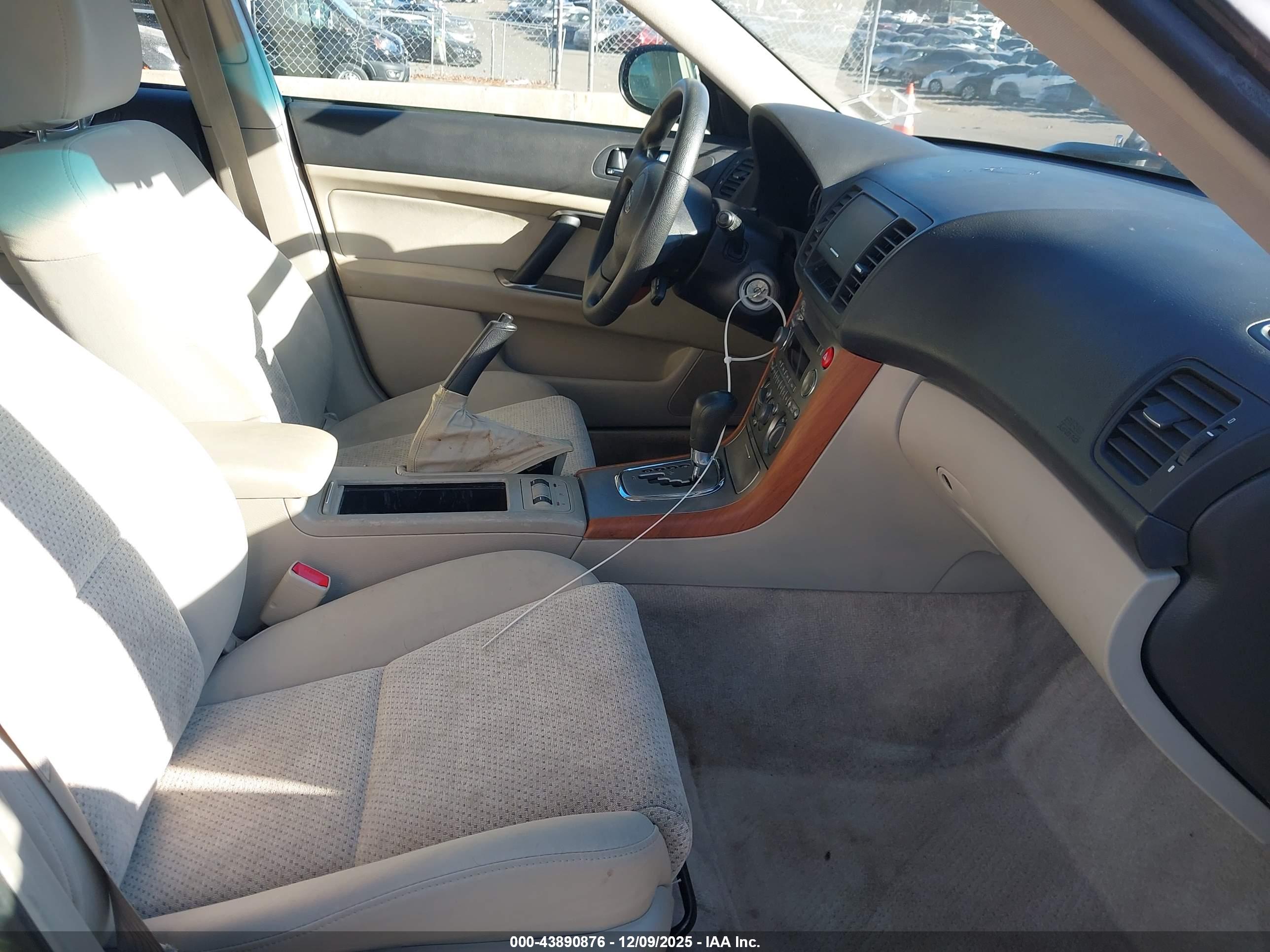 SUBARU OUTBACK image 5