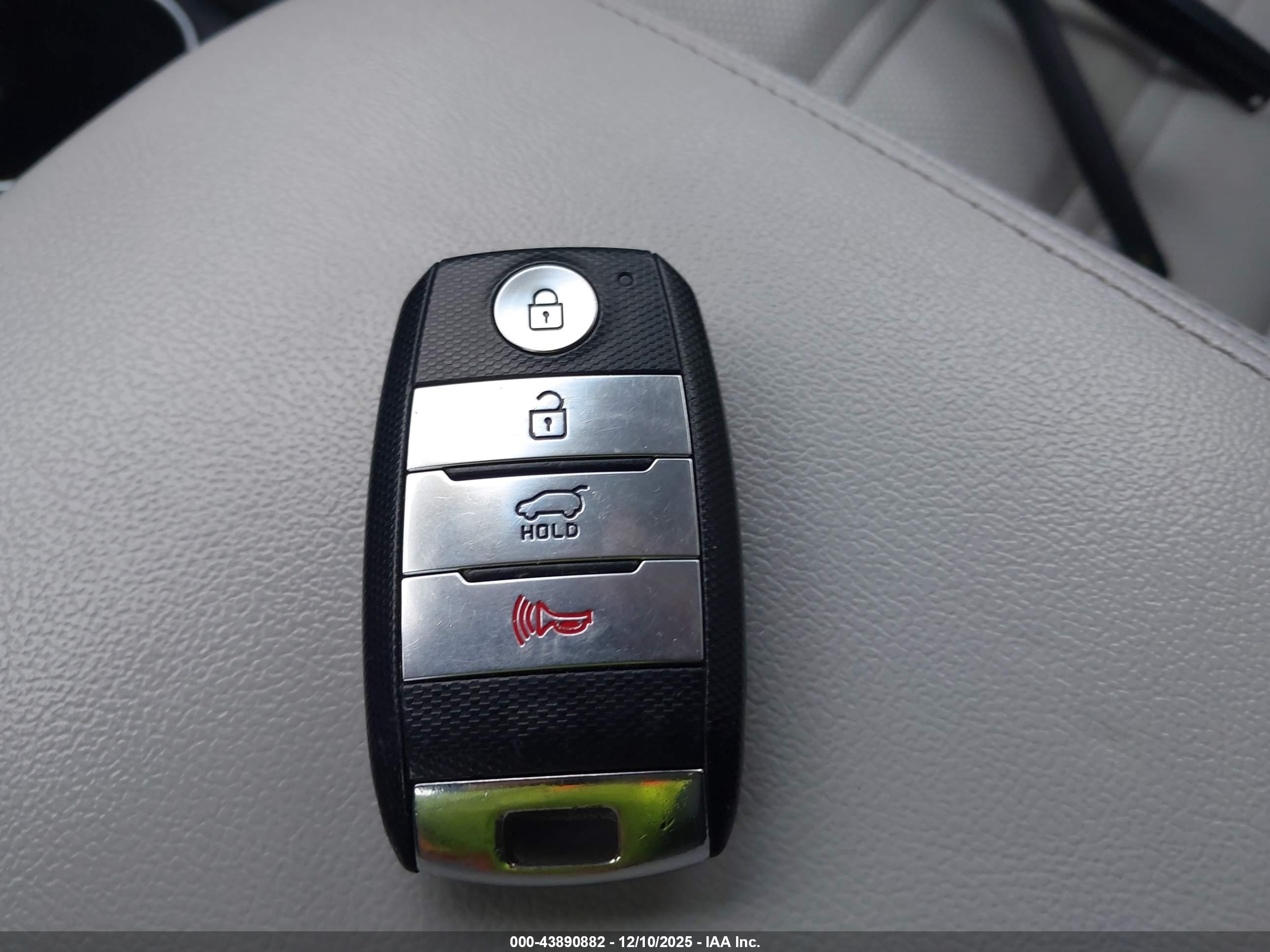 KIA SORENTO image 11
