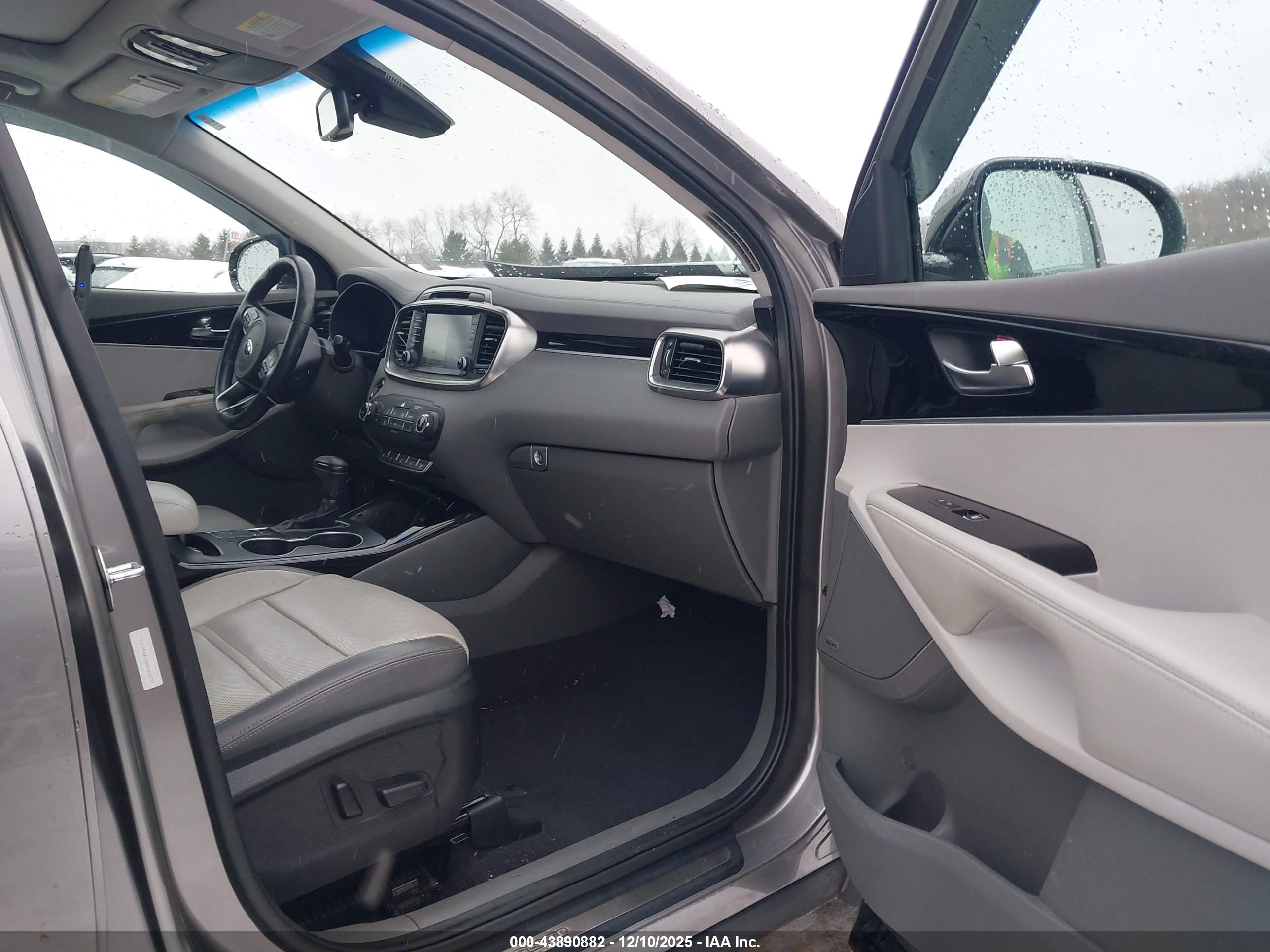 KIA SORENTO image 5
