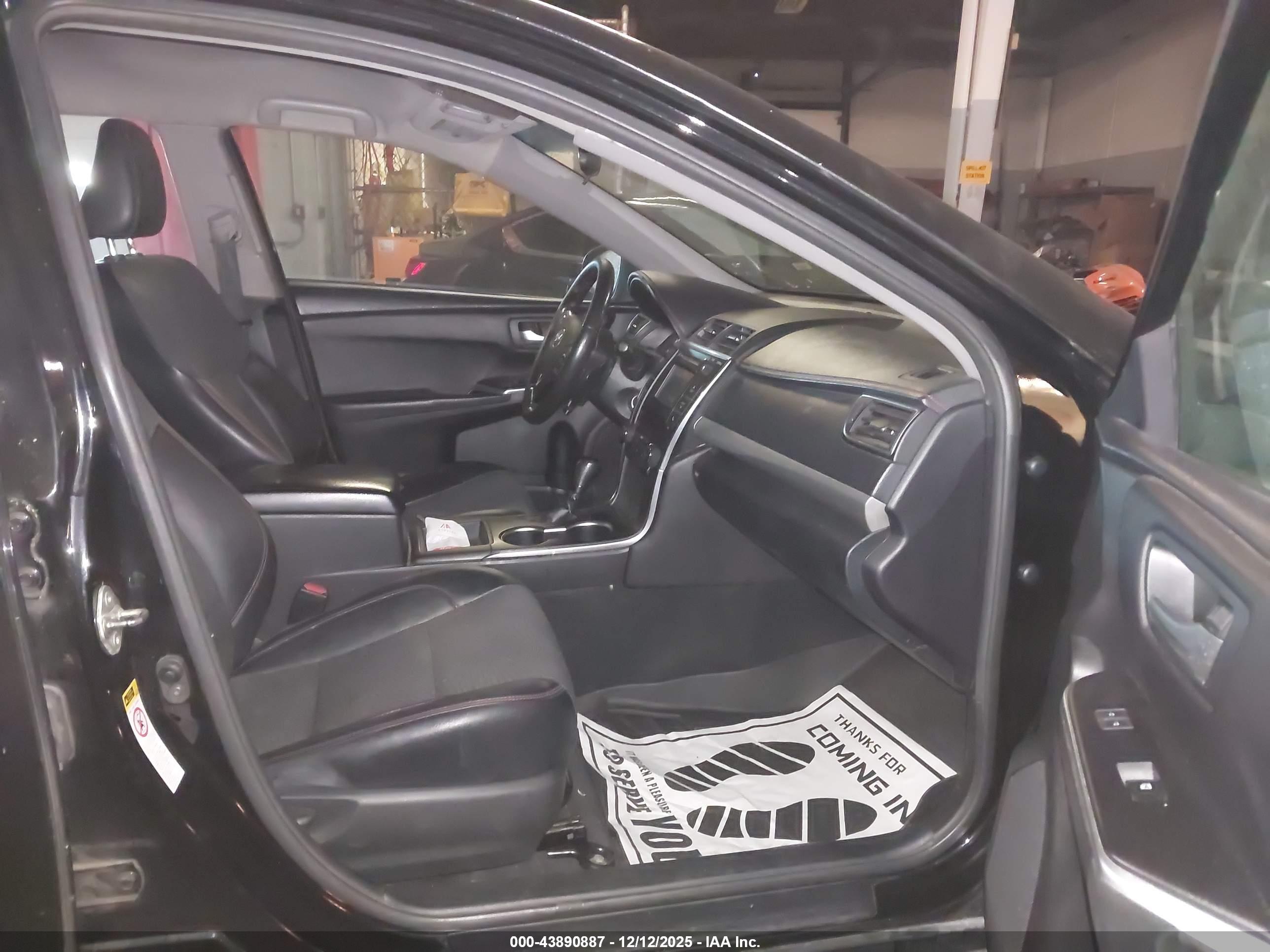 TOYOTA CAMRY image 5