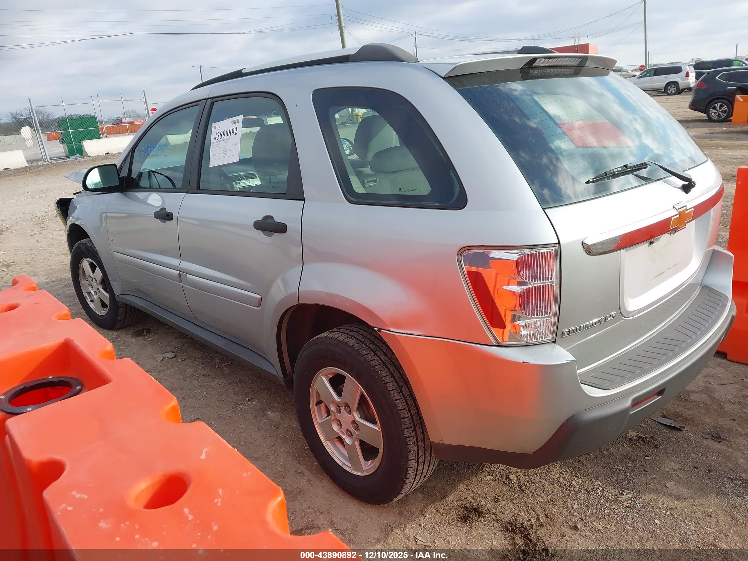 CHEVROLET EQUINOX image 3