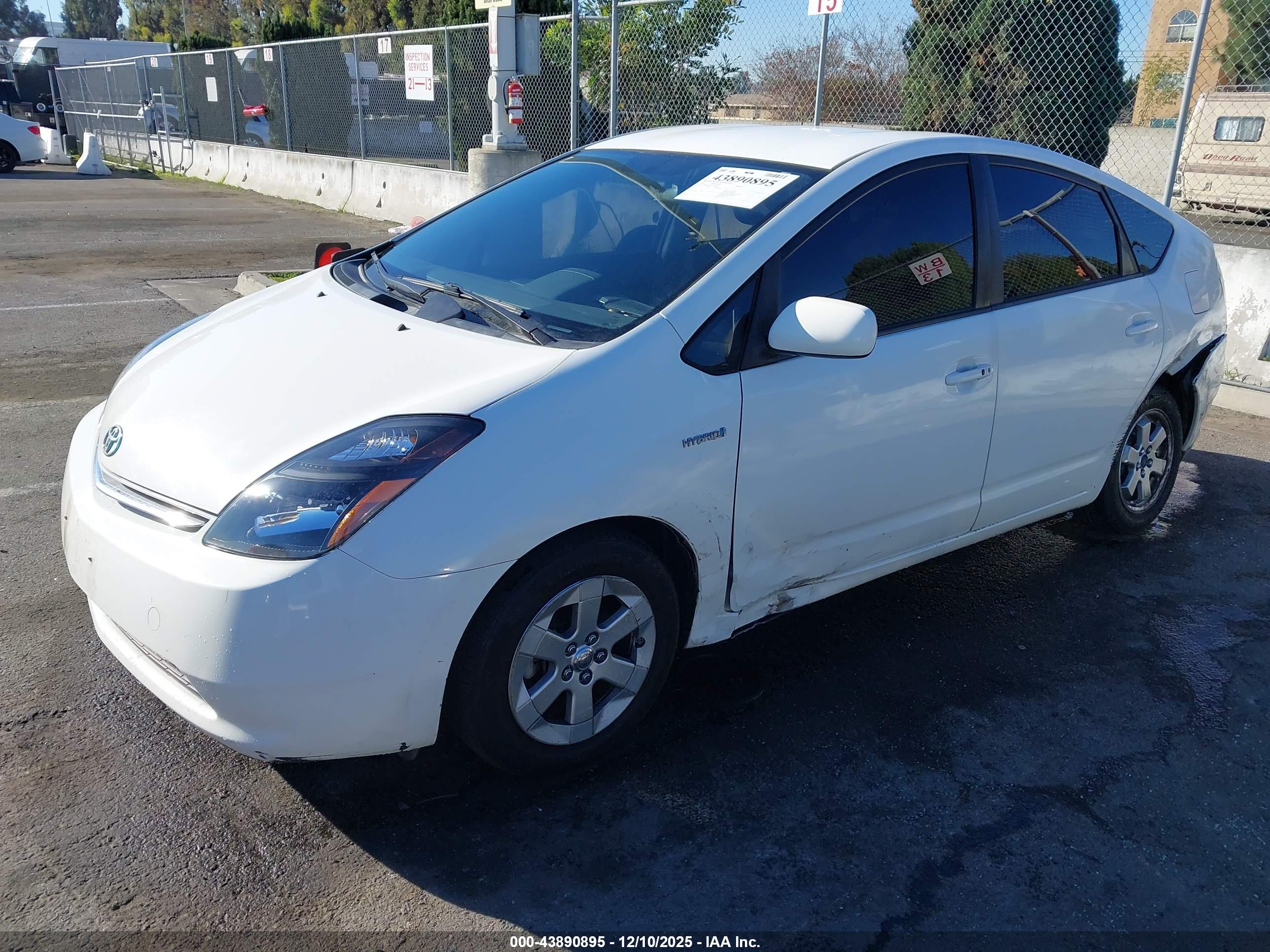 TOYOTA PRIUS image 2