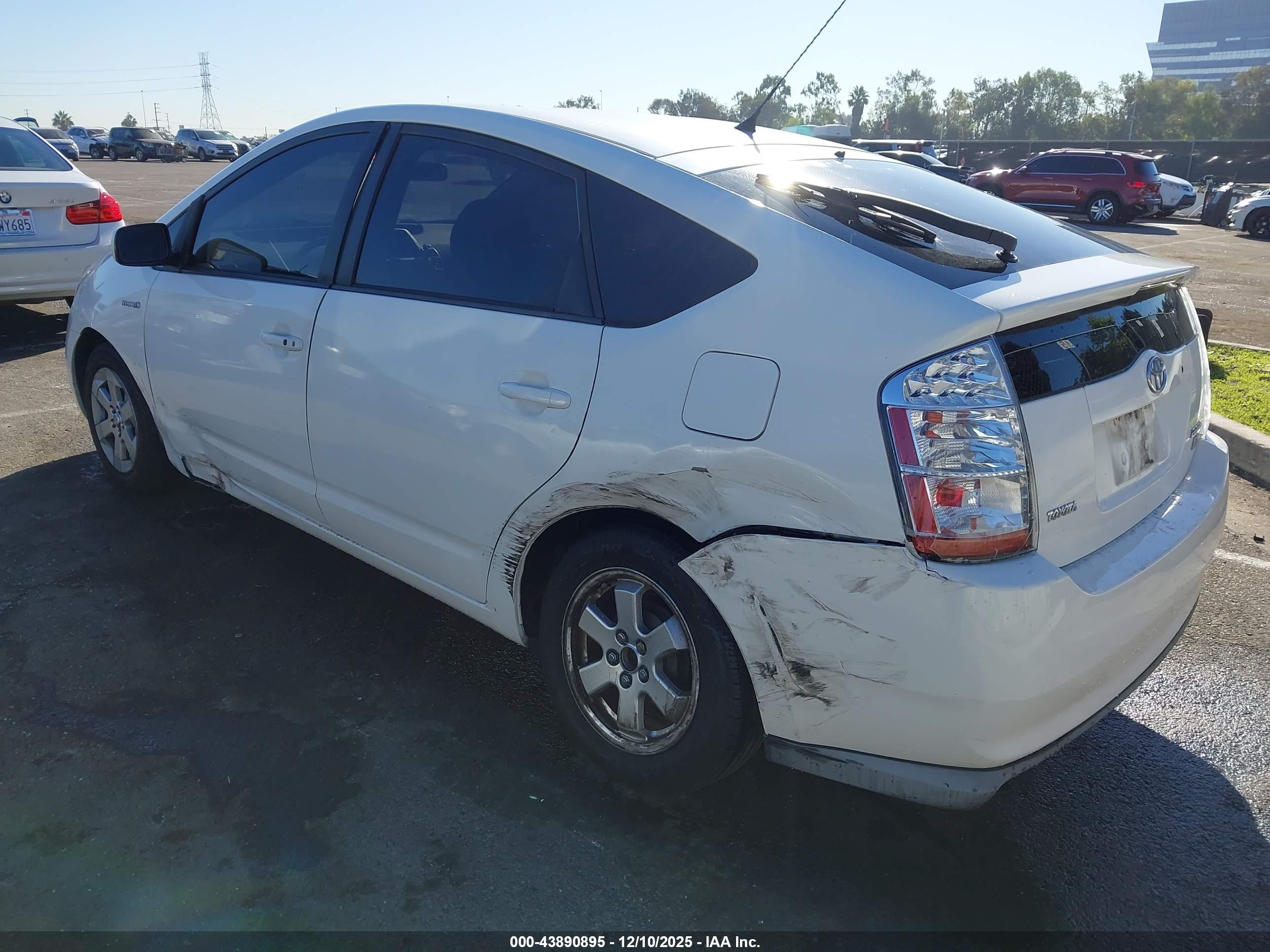 TOYOTA PRIUS image 3