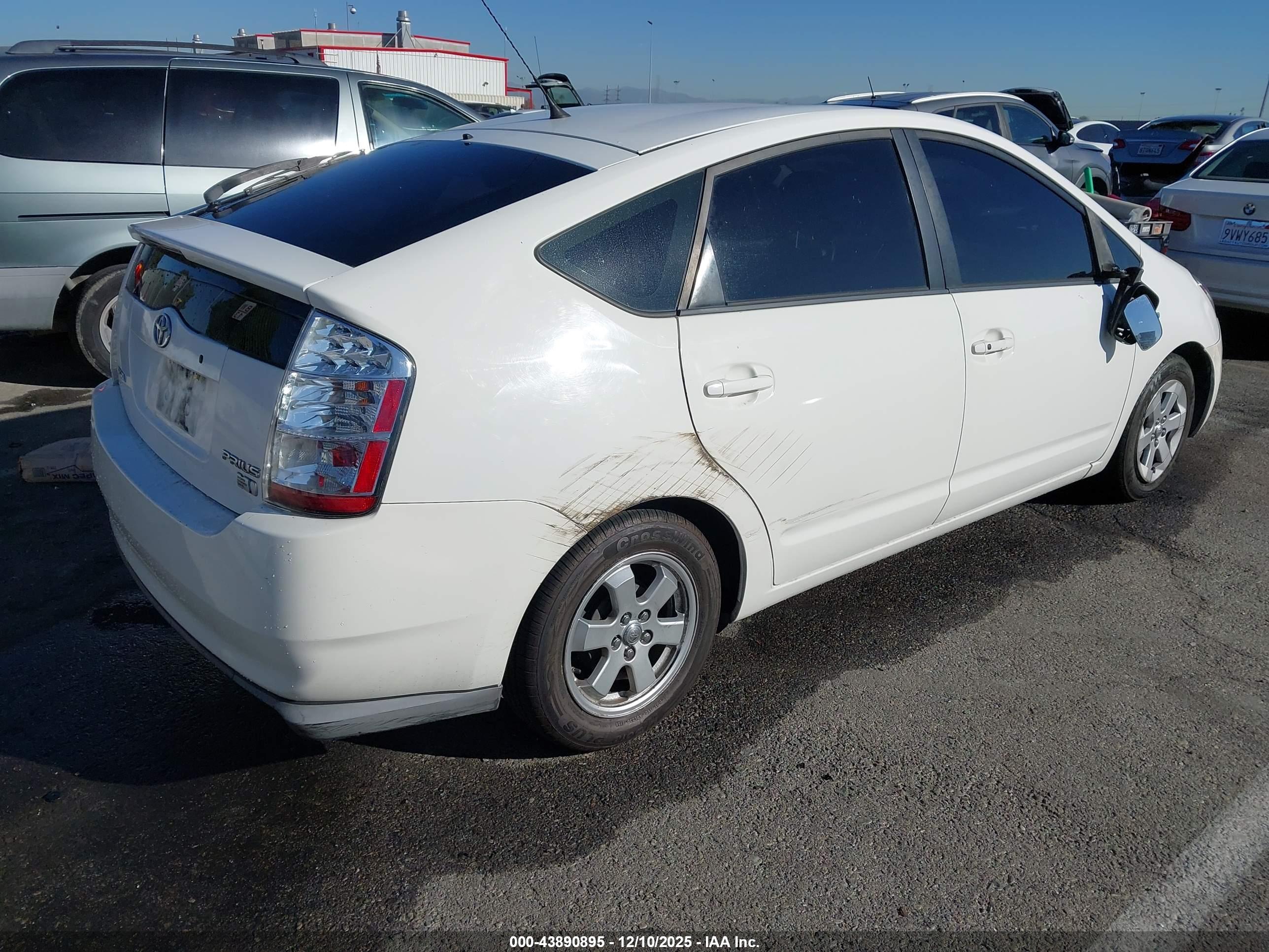 TOYOTA PRIUS image 4