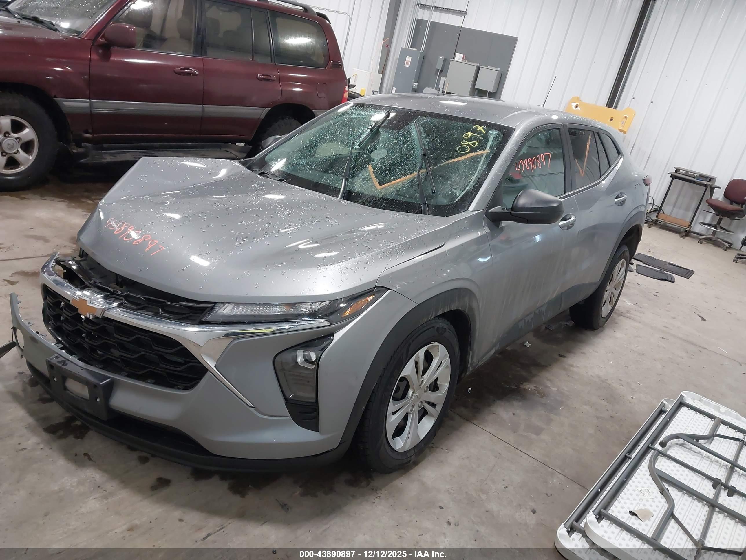 CHEVROLET TRAX image 2