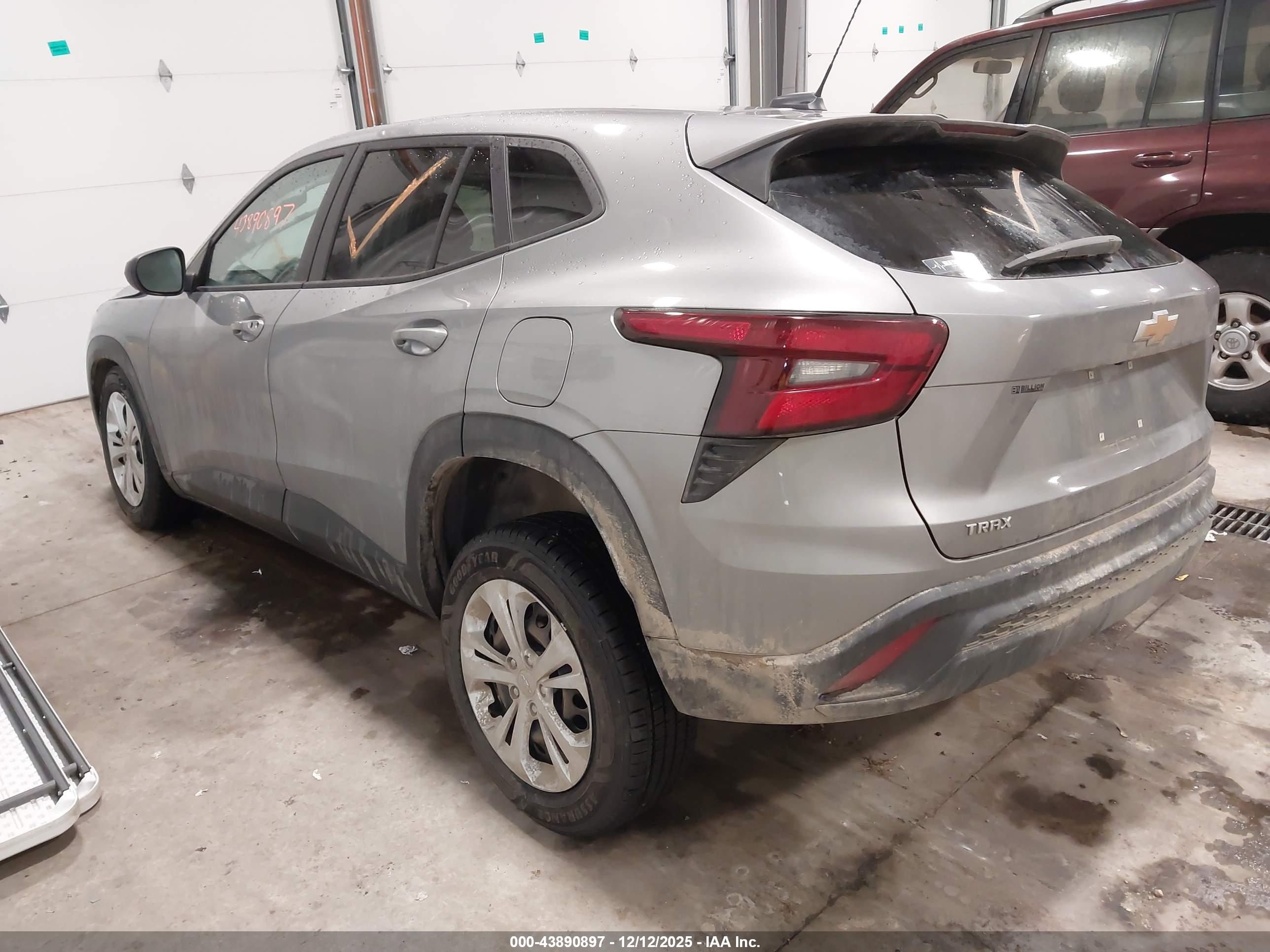 CHEVROLET TRAX image 3