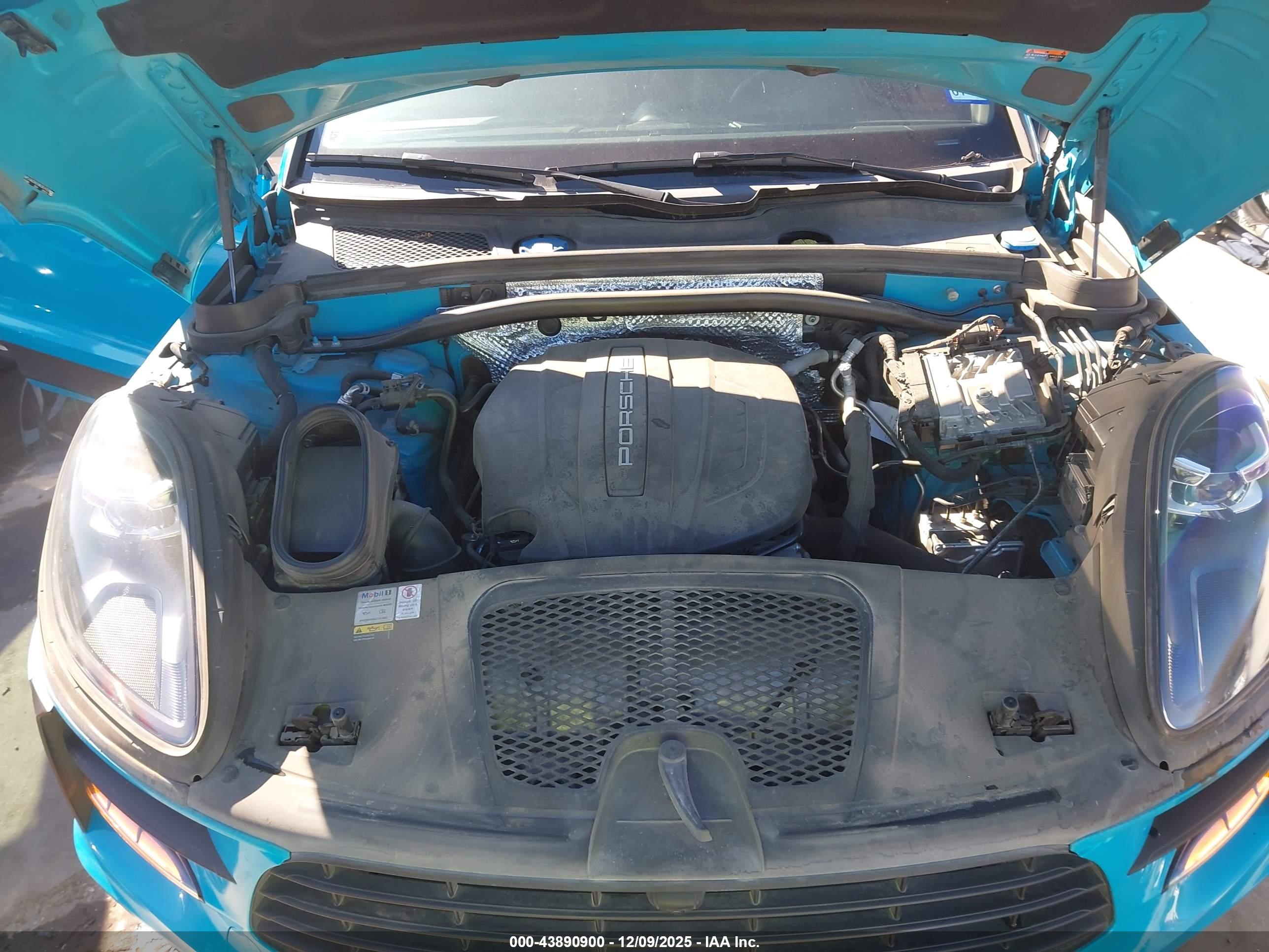 PORSCHE MACAN image 10