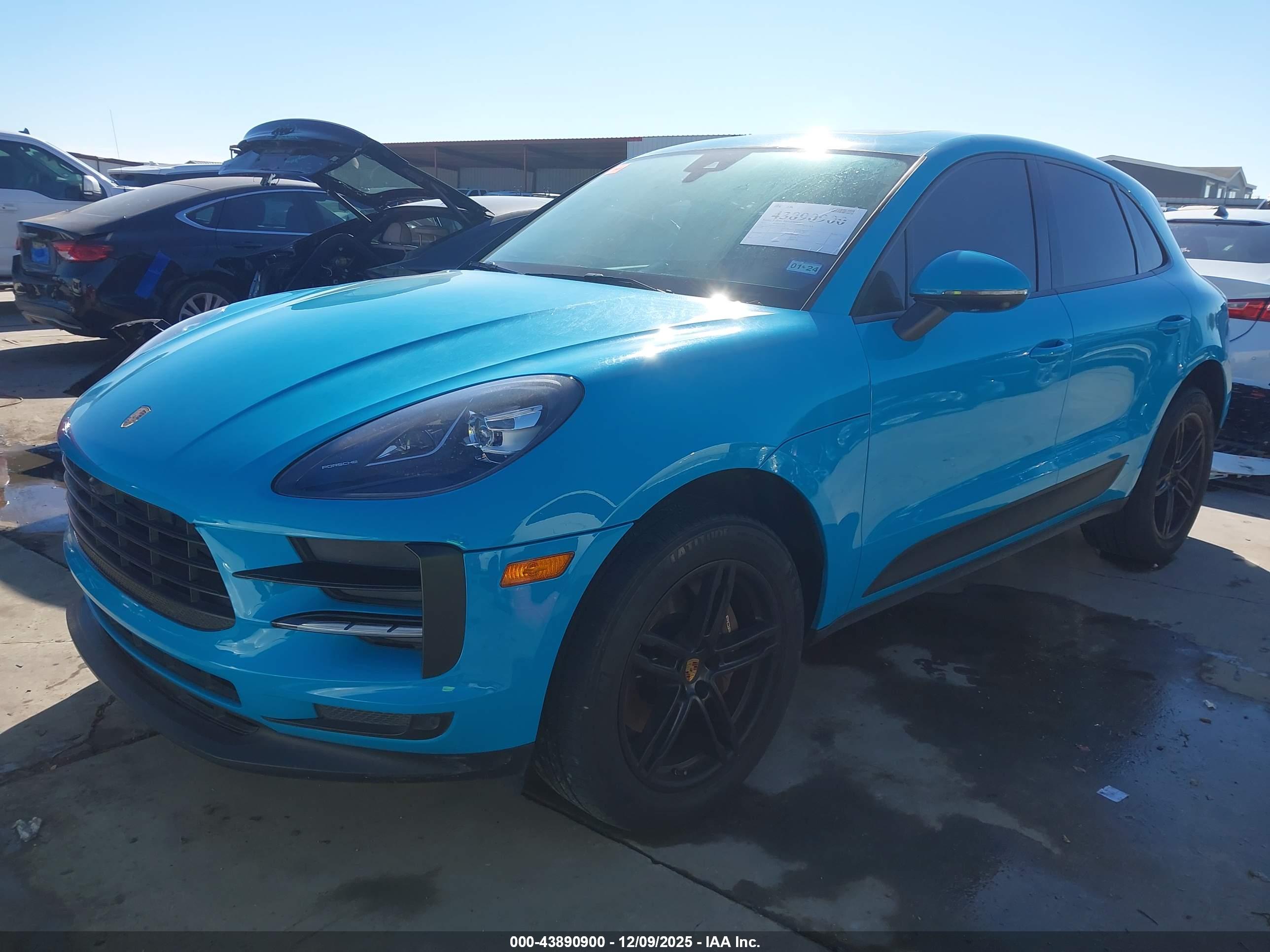 PORSCHE MACAN image 2