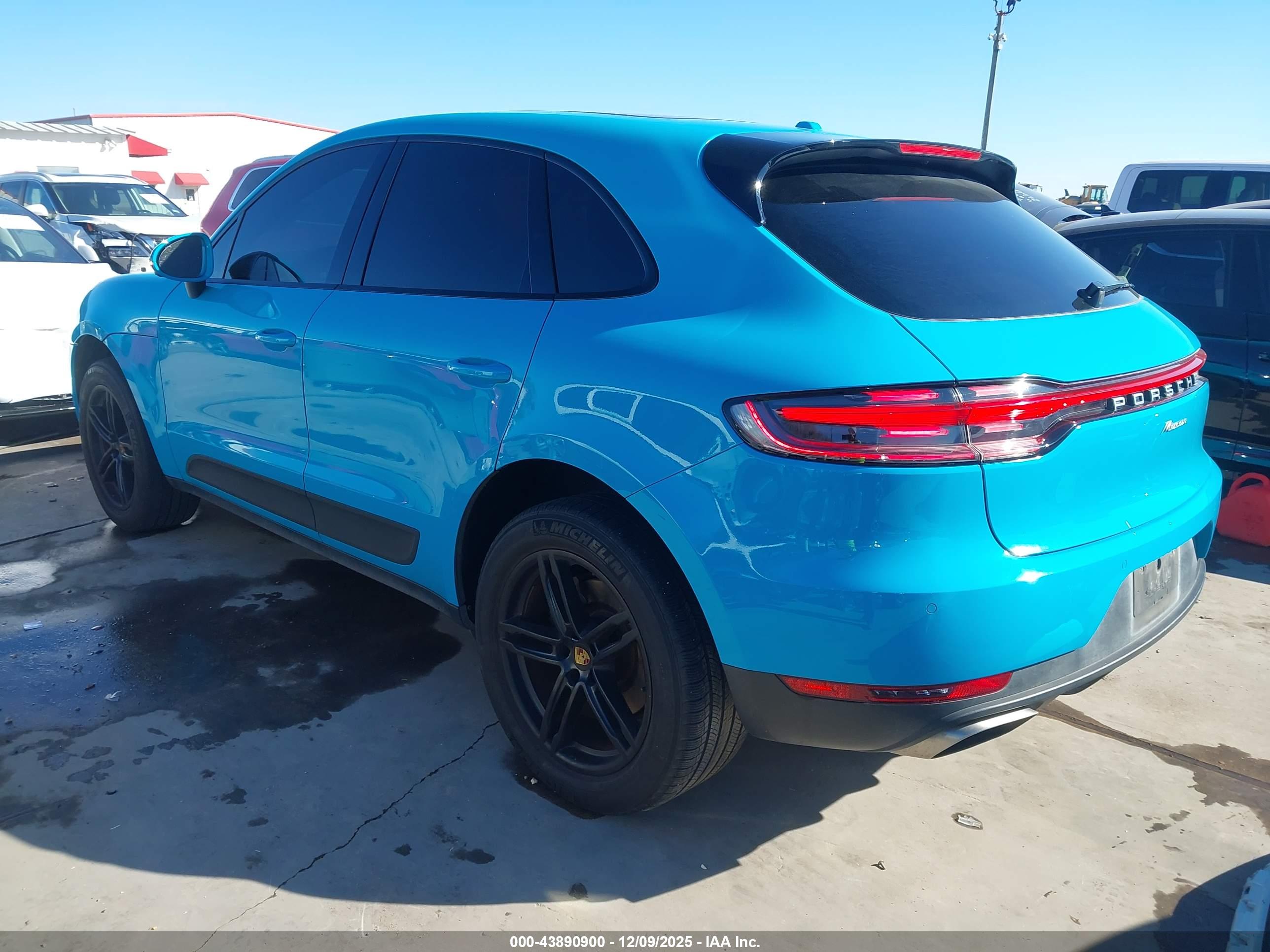 PORSCHE MACAN image 3