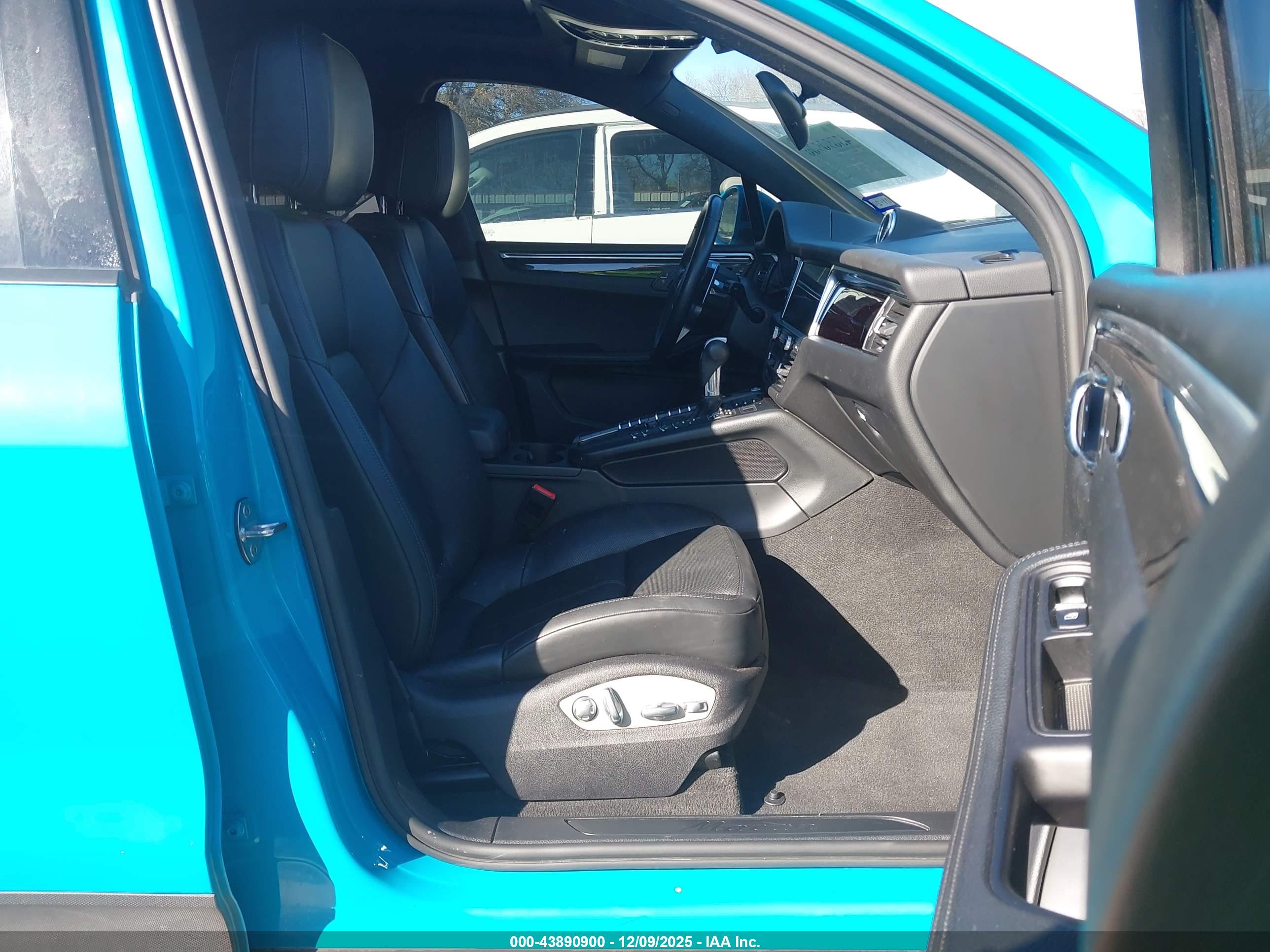 PORSCHE MACAN image 5
