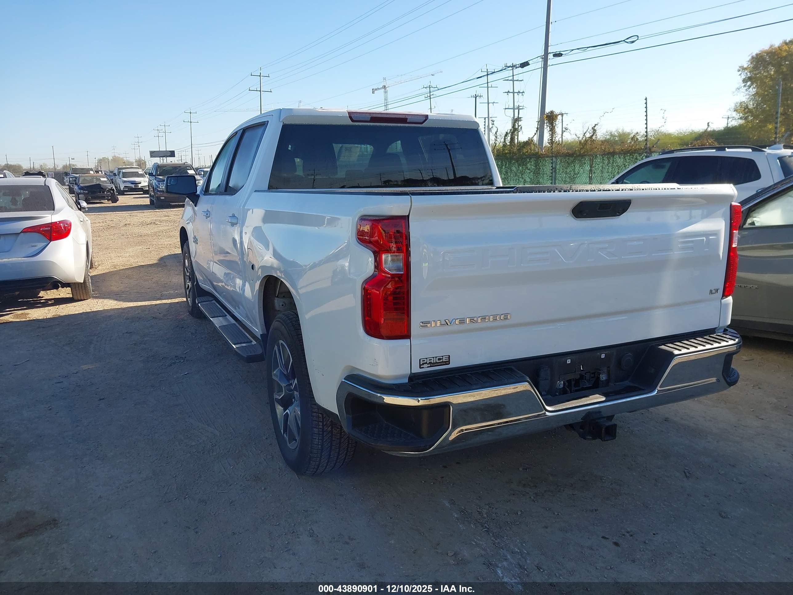 CHEVROLET SILVERADO image 3