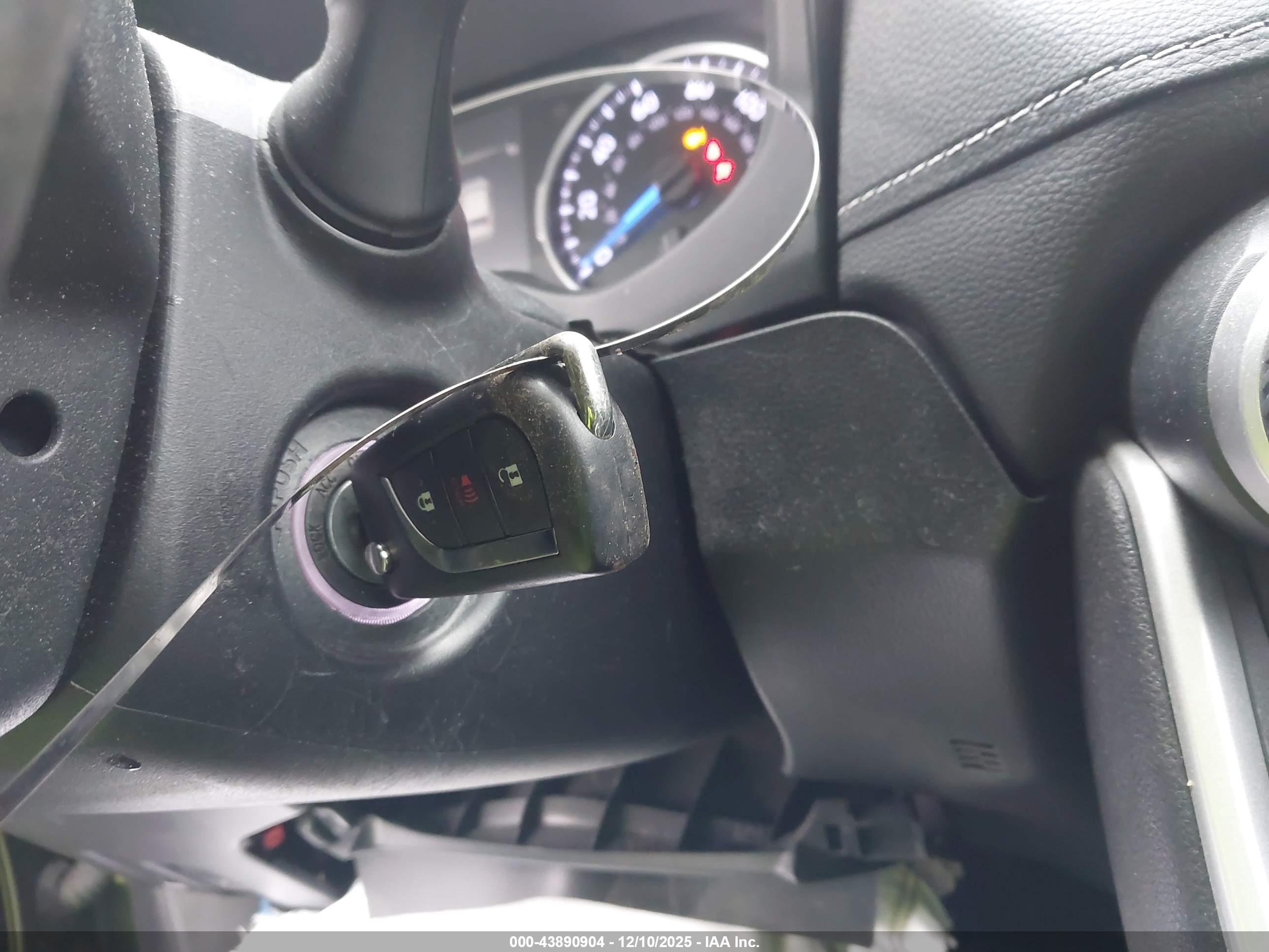 TOYOTA RAV4 image 11