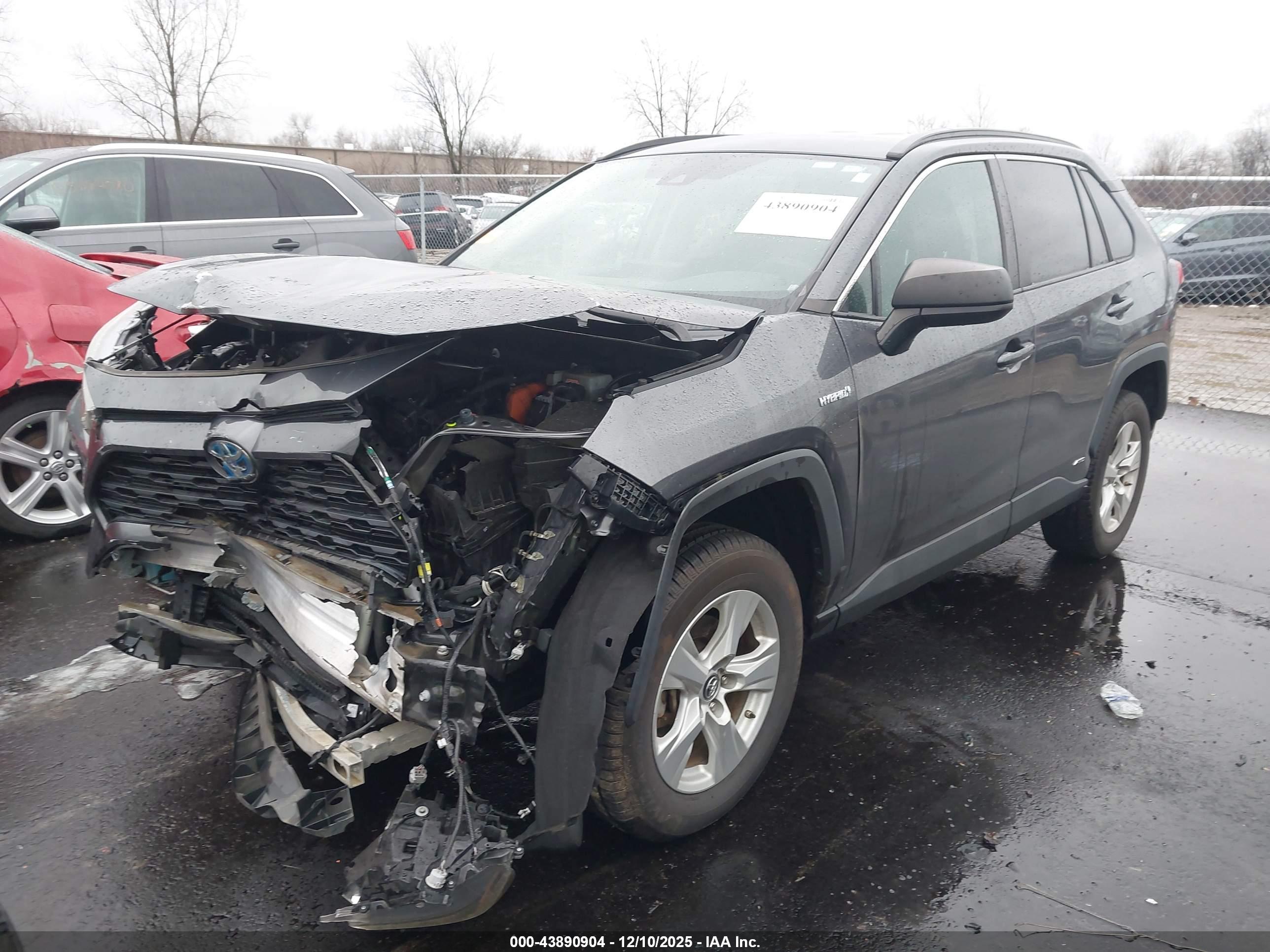 TOYOTA RAV4 image 2