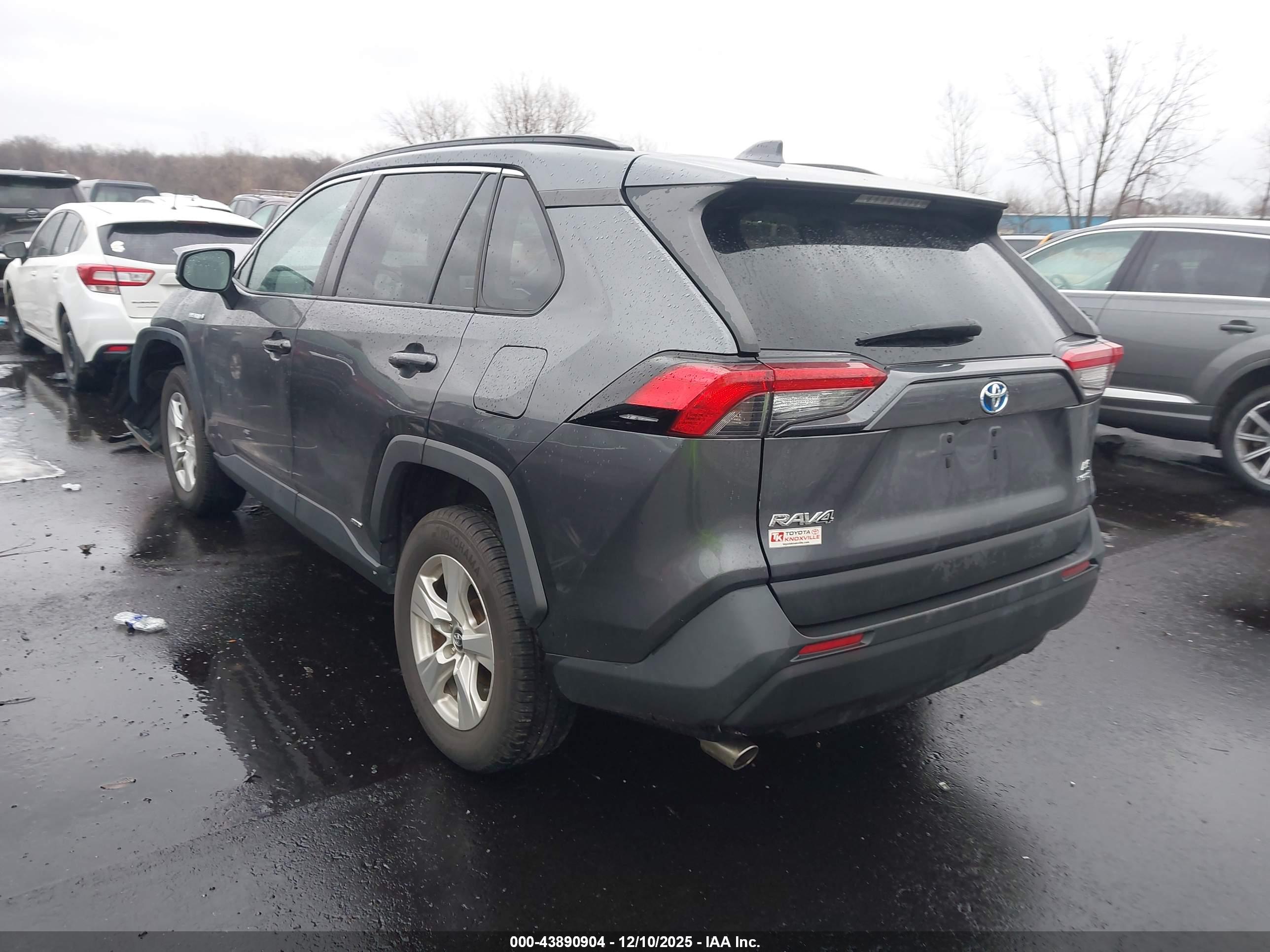 TOYOTA RAV4 image 3