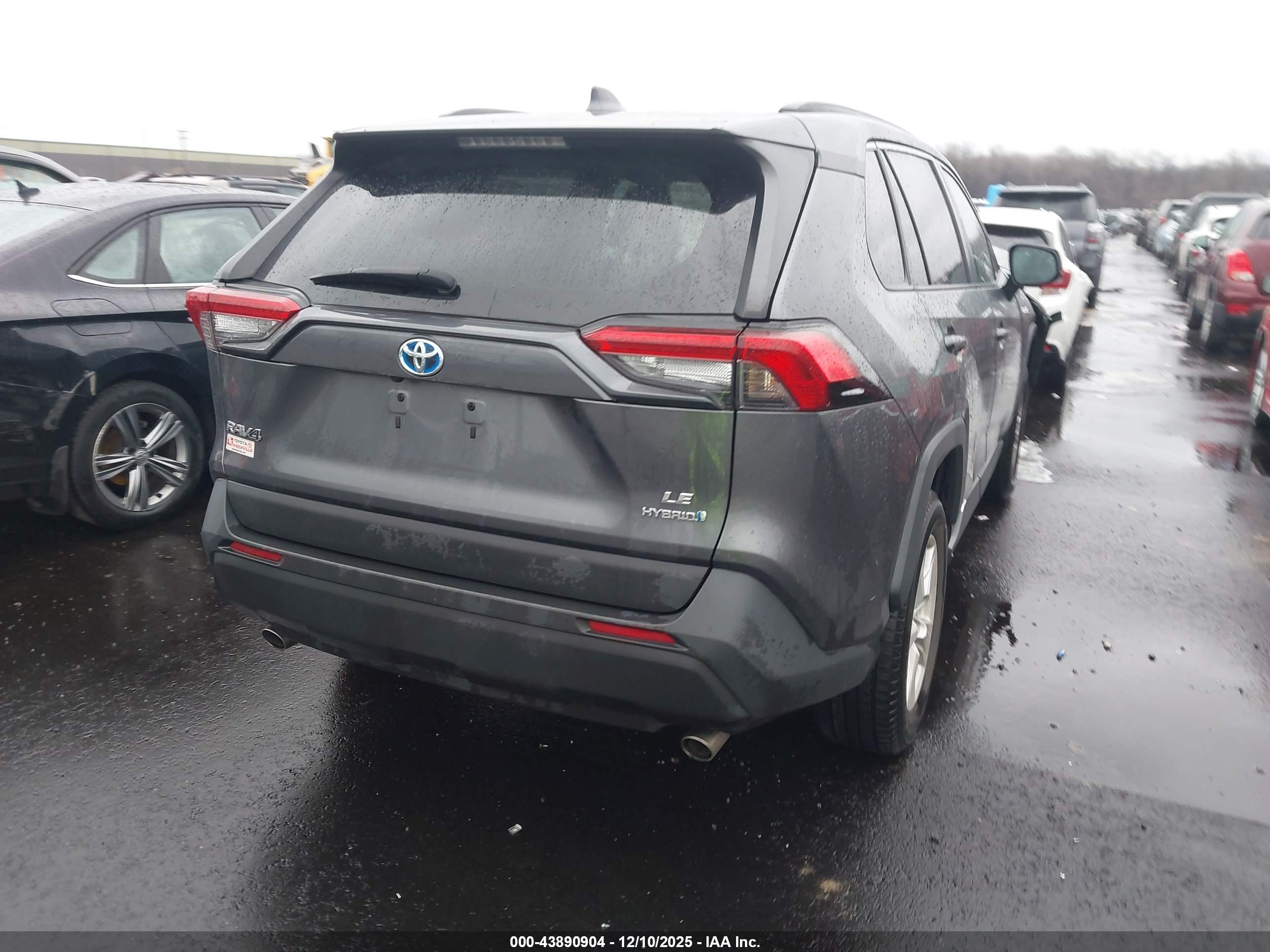 TOYOTA RAV4 image 4