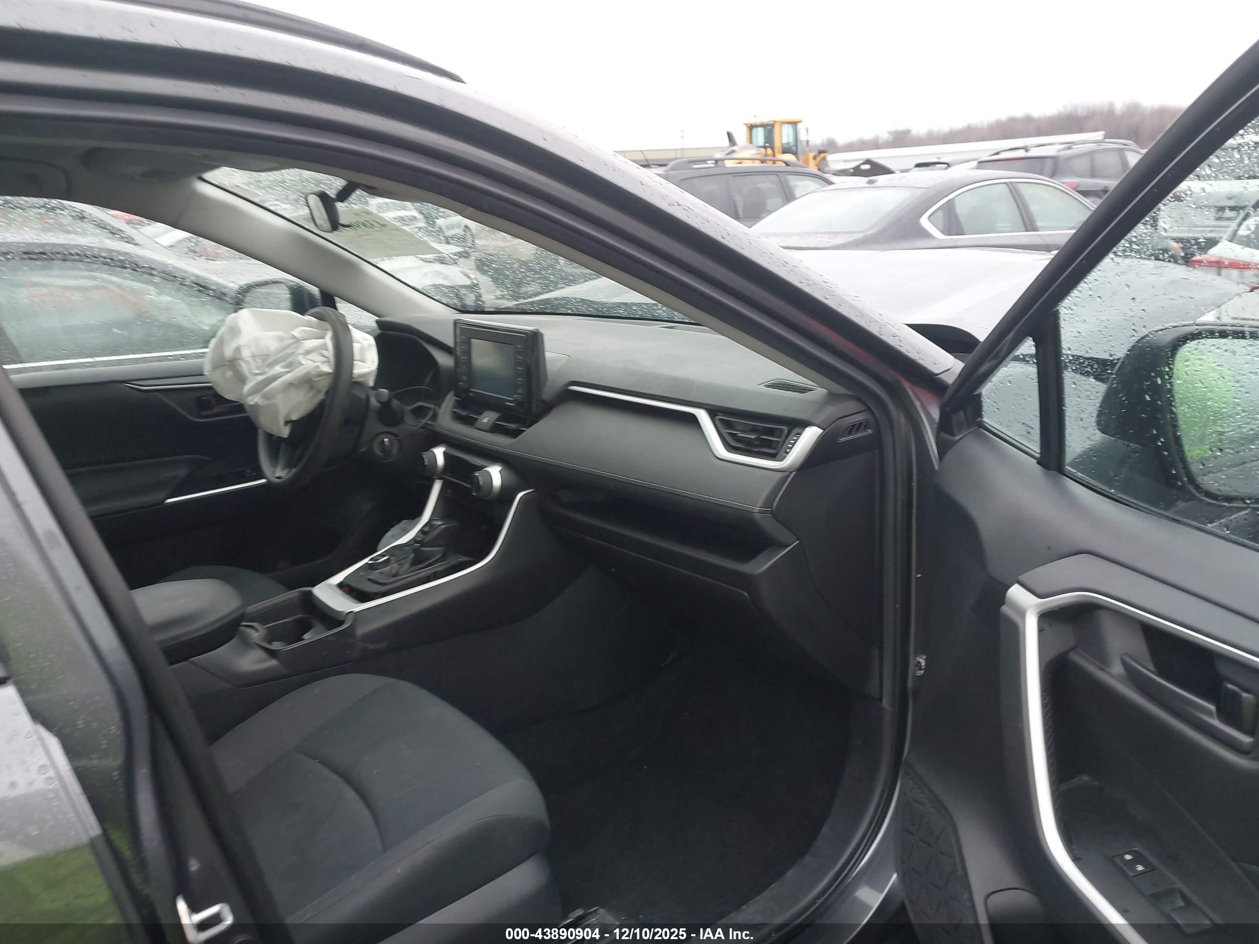TOYOTA RAV4 image 5