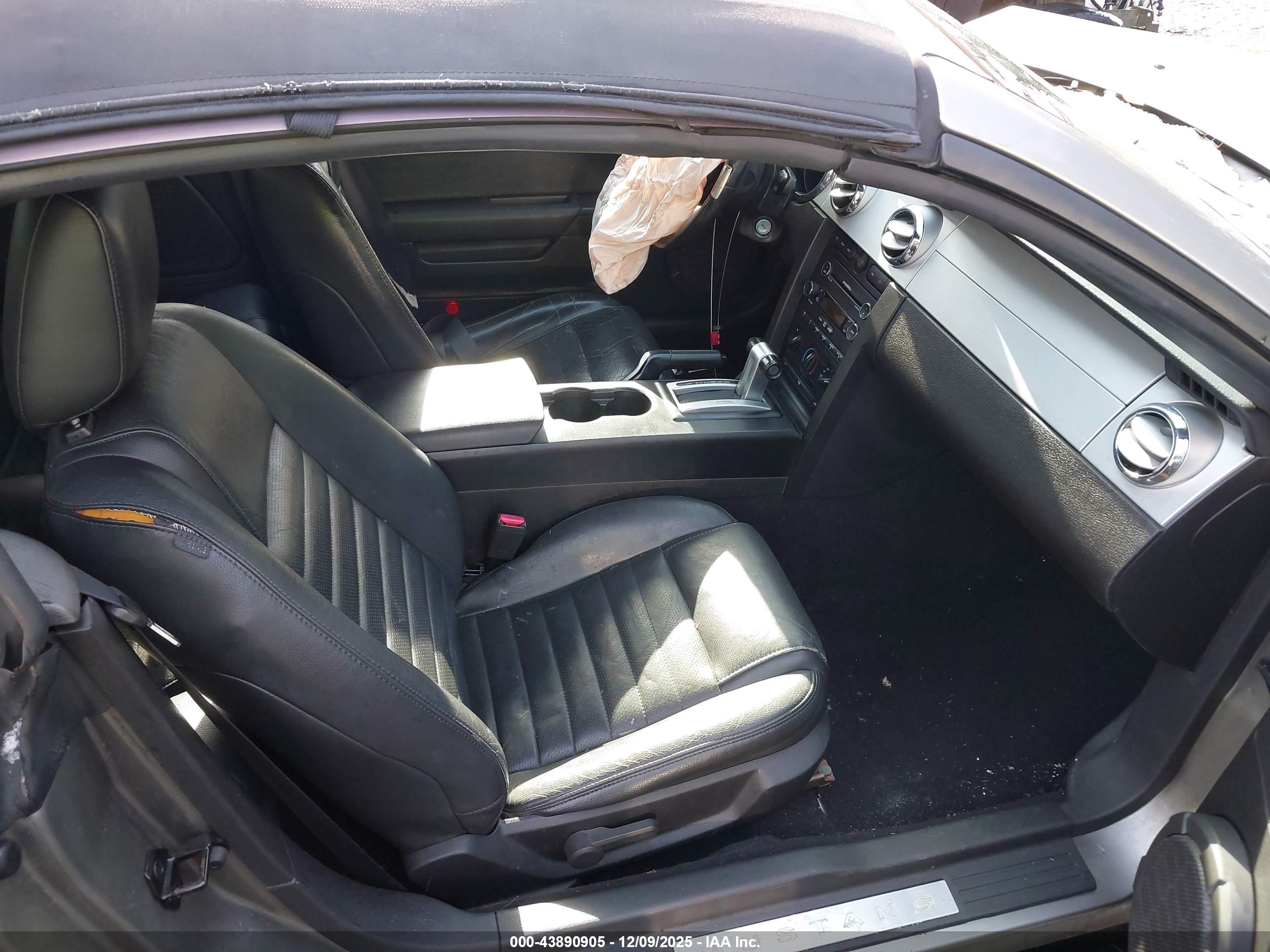 FORD MUSTANG image 5