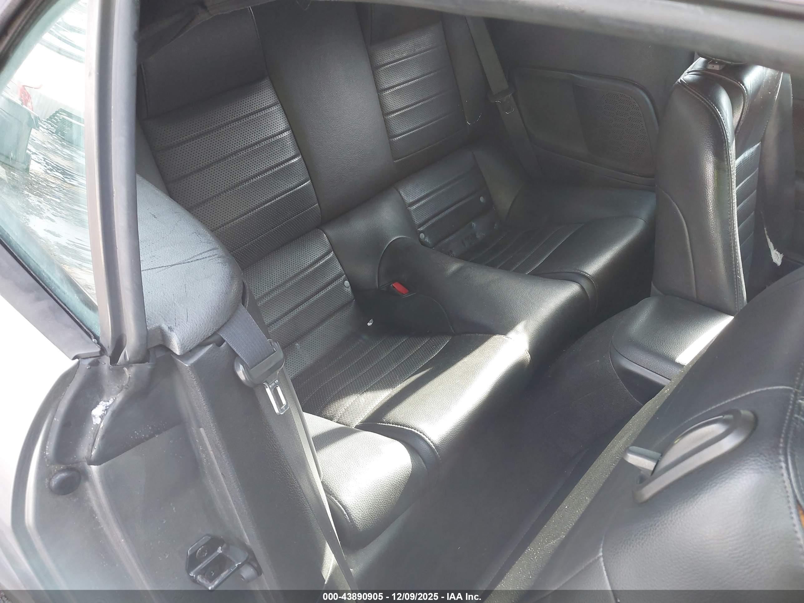 FORD MUSTANG image 8
