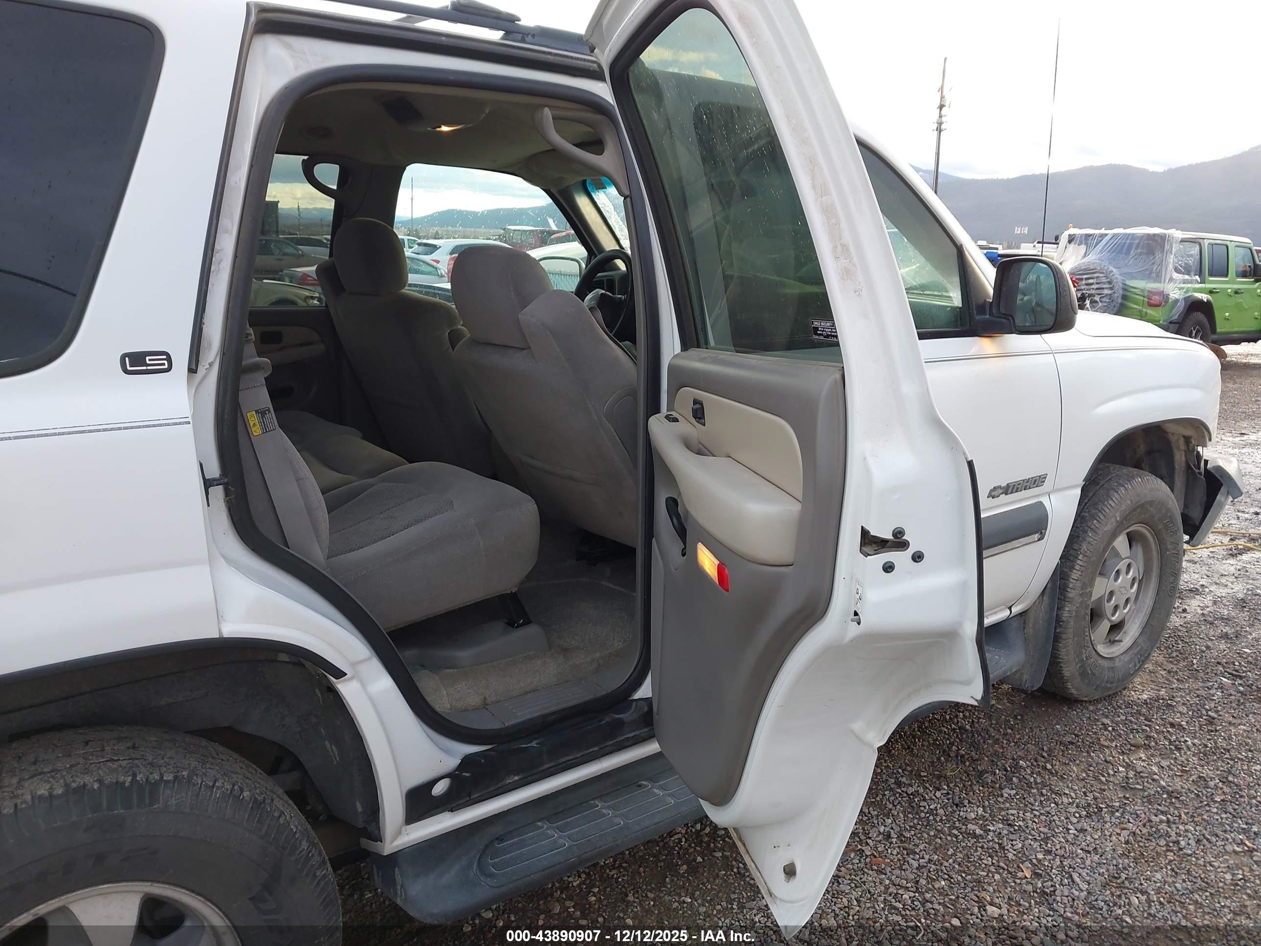 CHEVROLET TAHOE image 8
