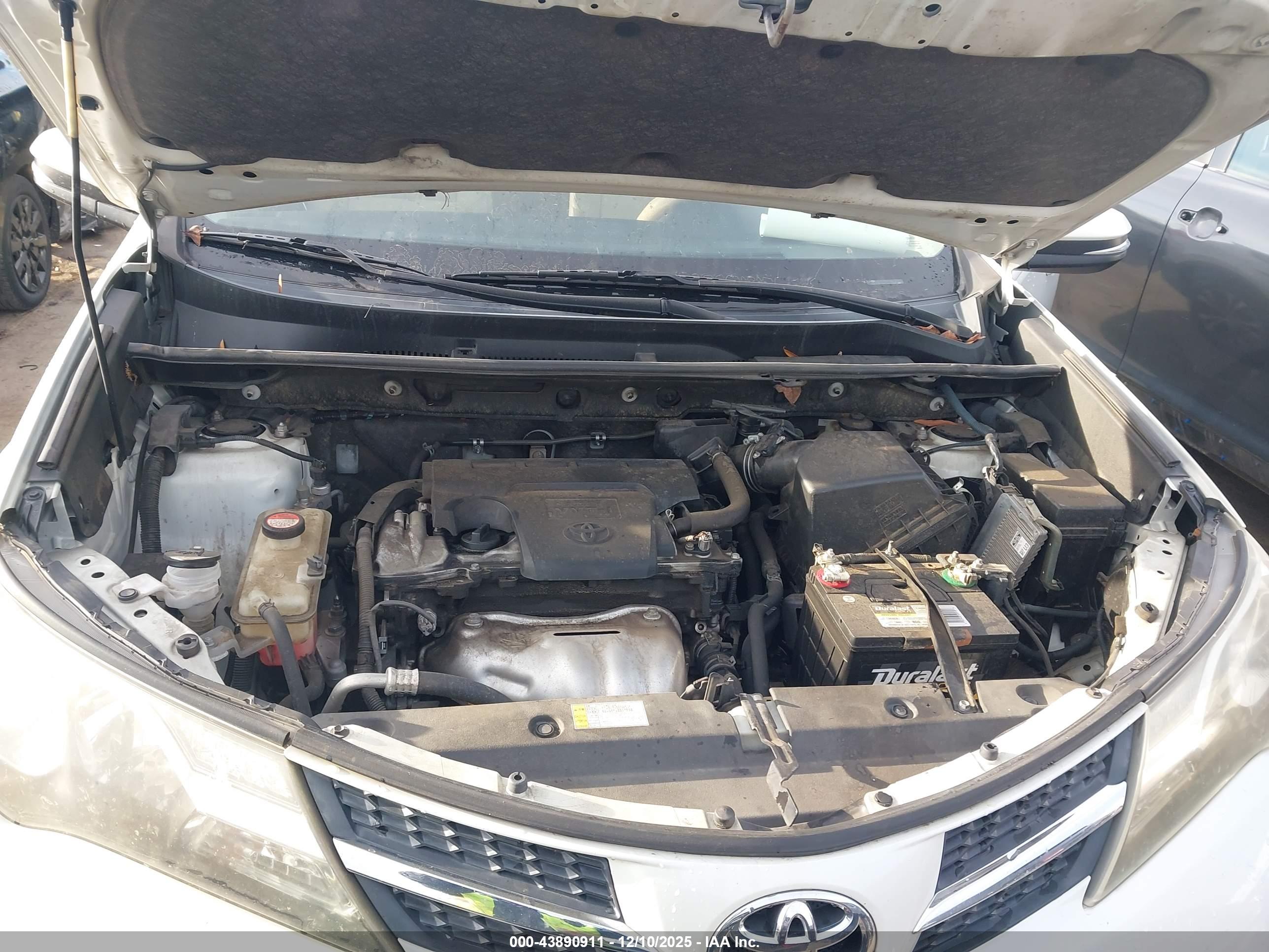 TOYOTA RAV4 image 10