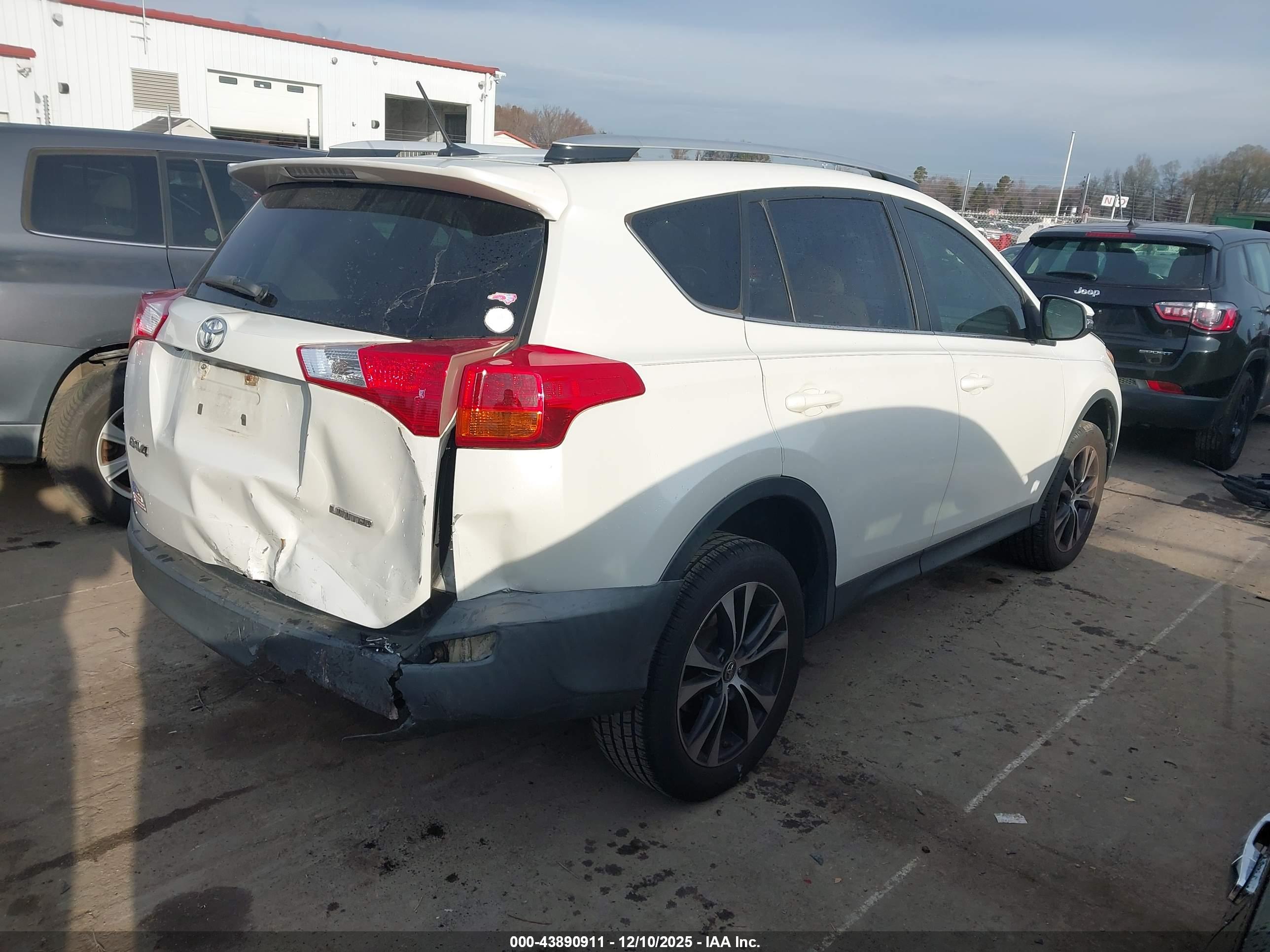 TOYOTA RAV4 image 4