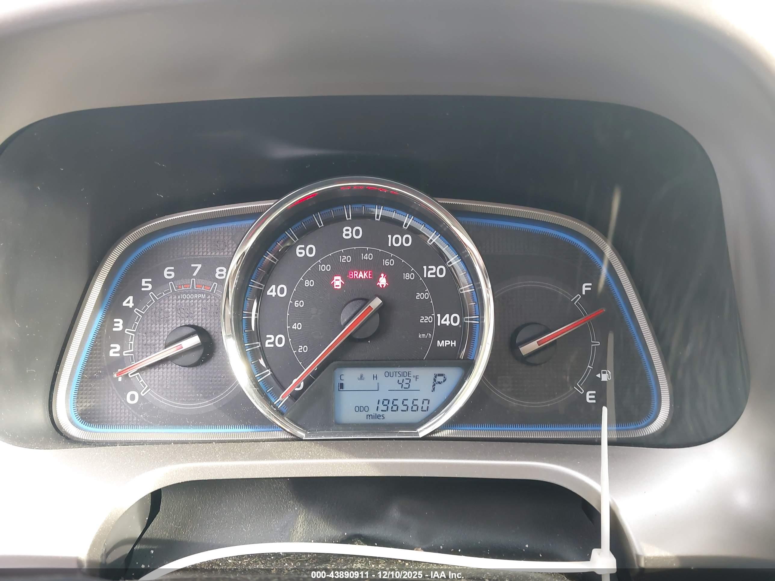 TOYOTA RAV4 image 7