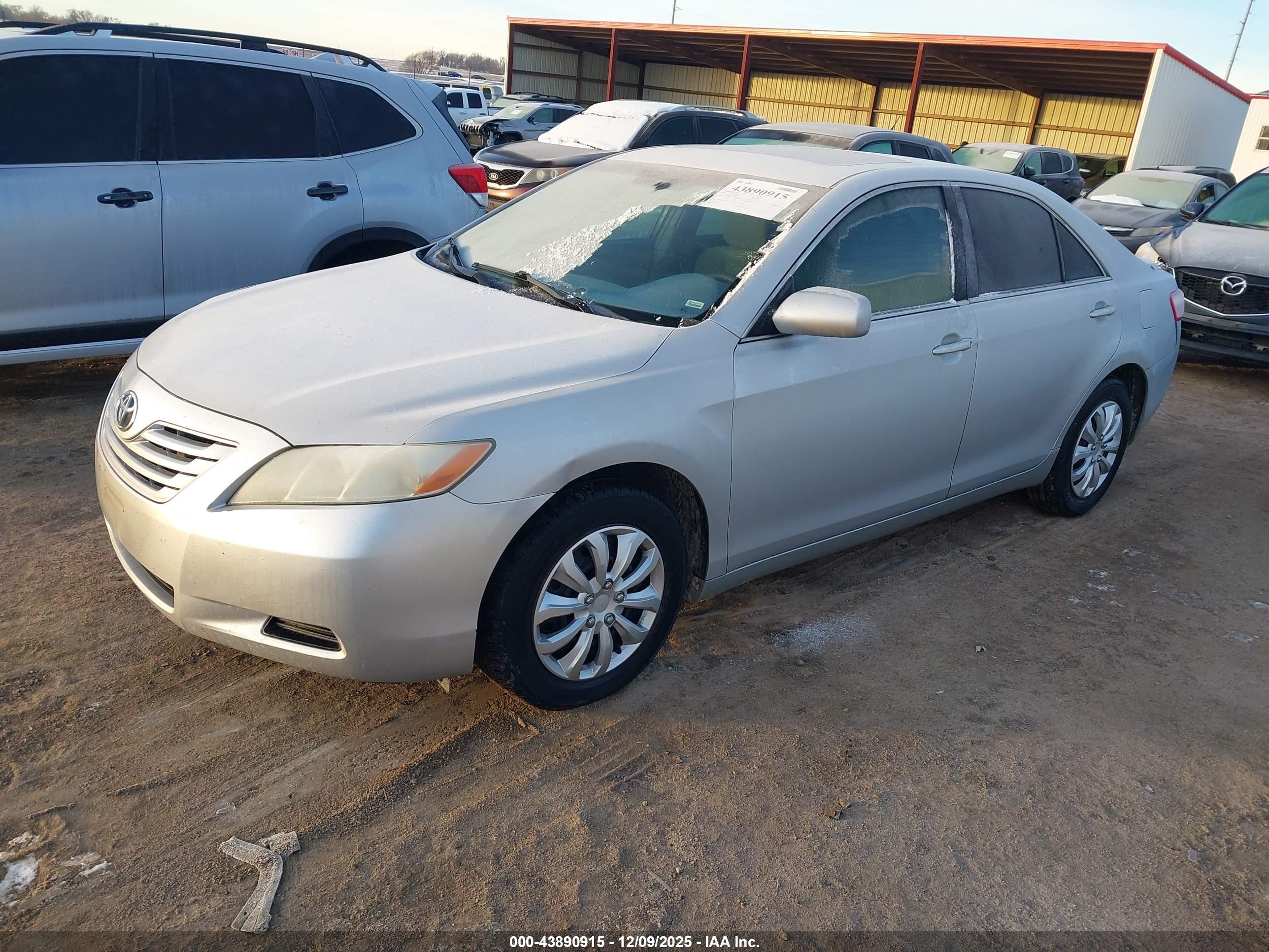 TOYOTA CAMRY image 2