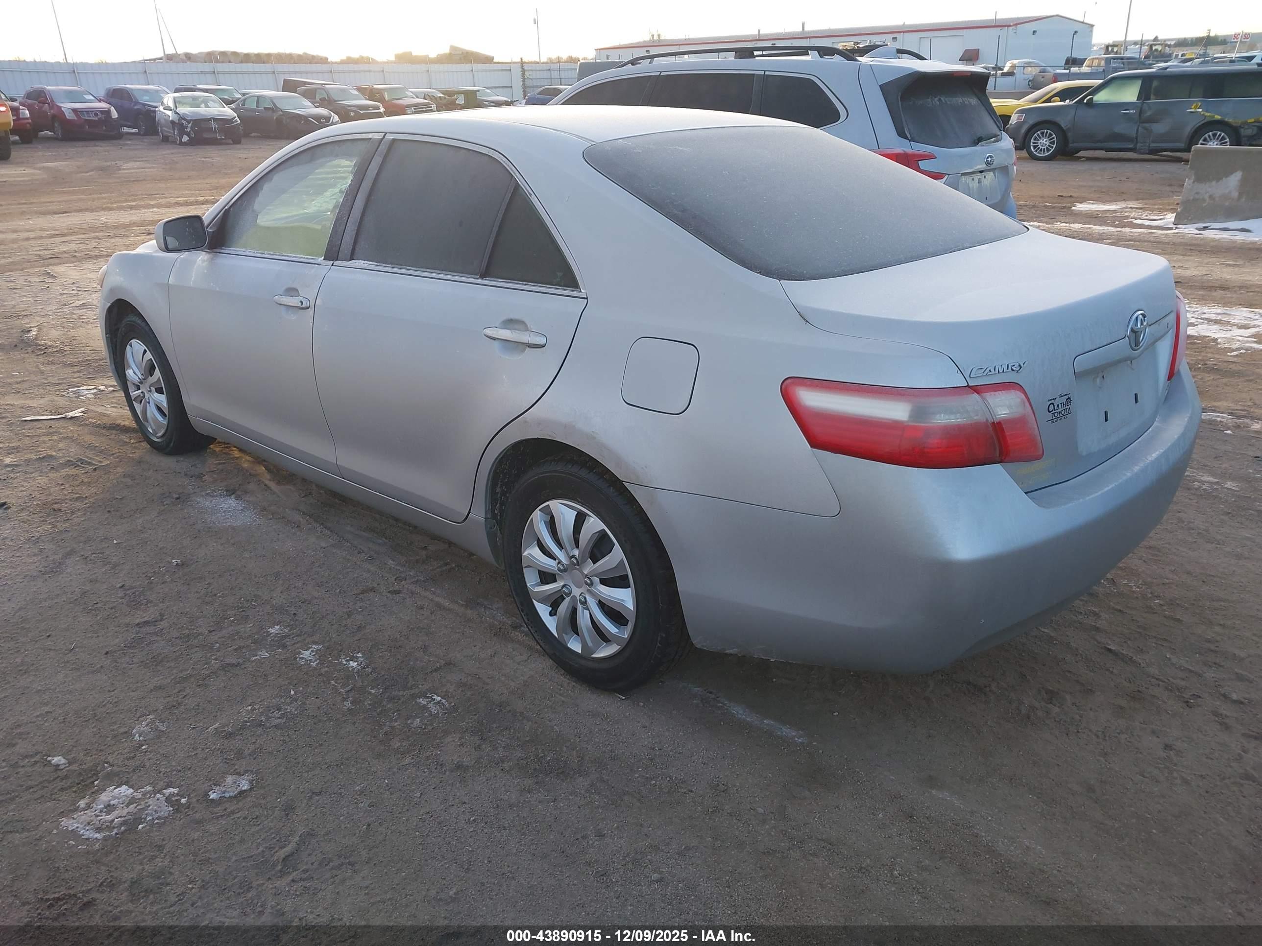 TOYOTA CAMRY image 3
