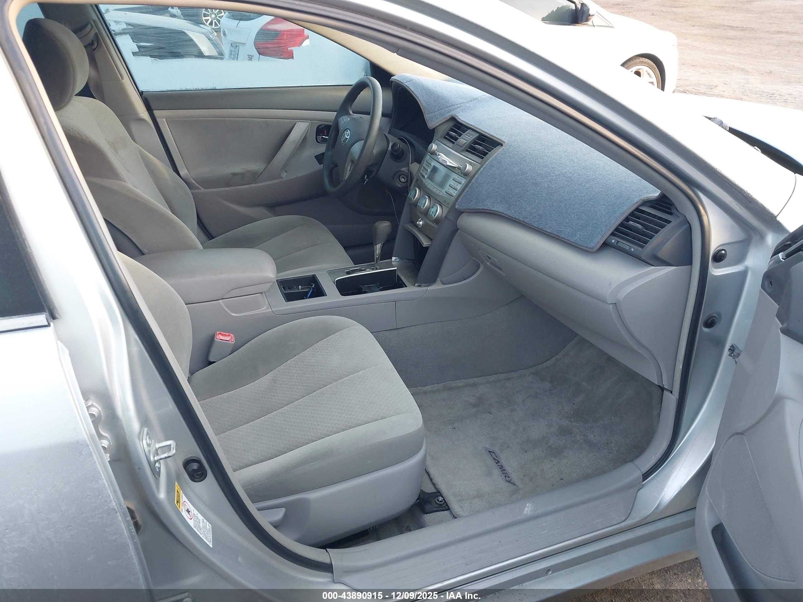 TOYOTA CAMRY image 5