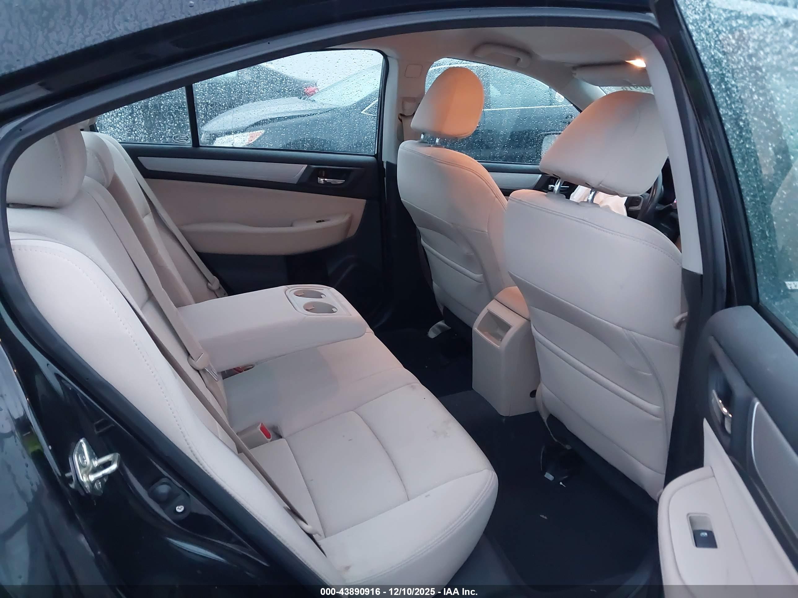 SUBARU LEGACY image 8