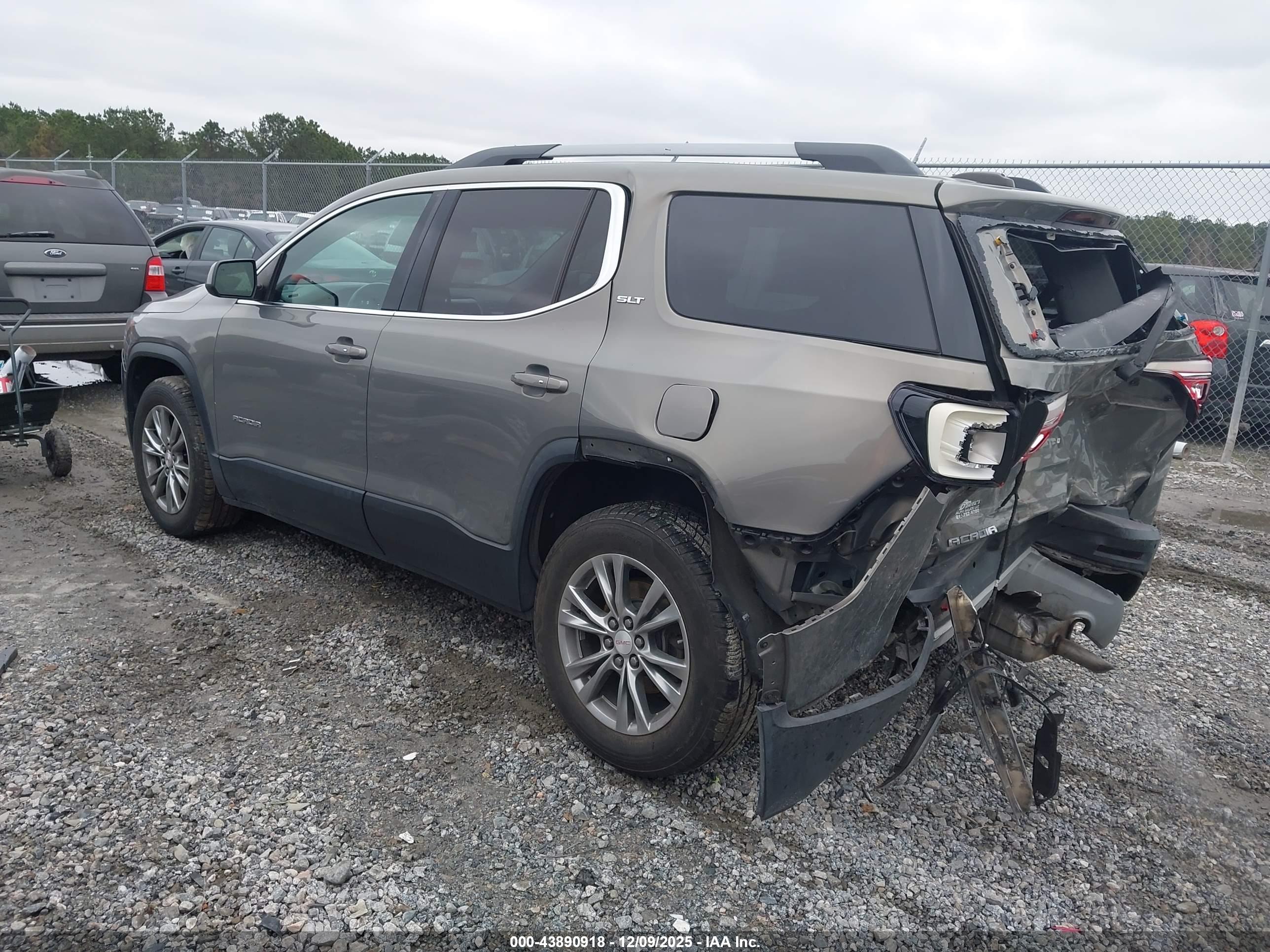 GMC ACADIA image 3